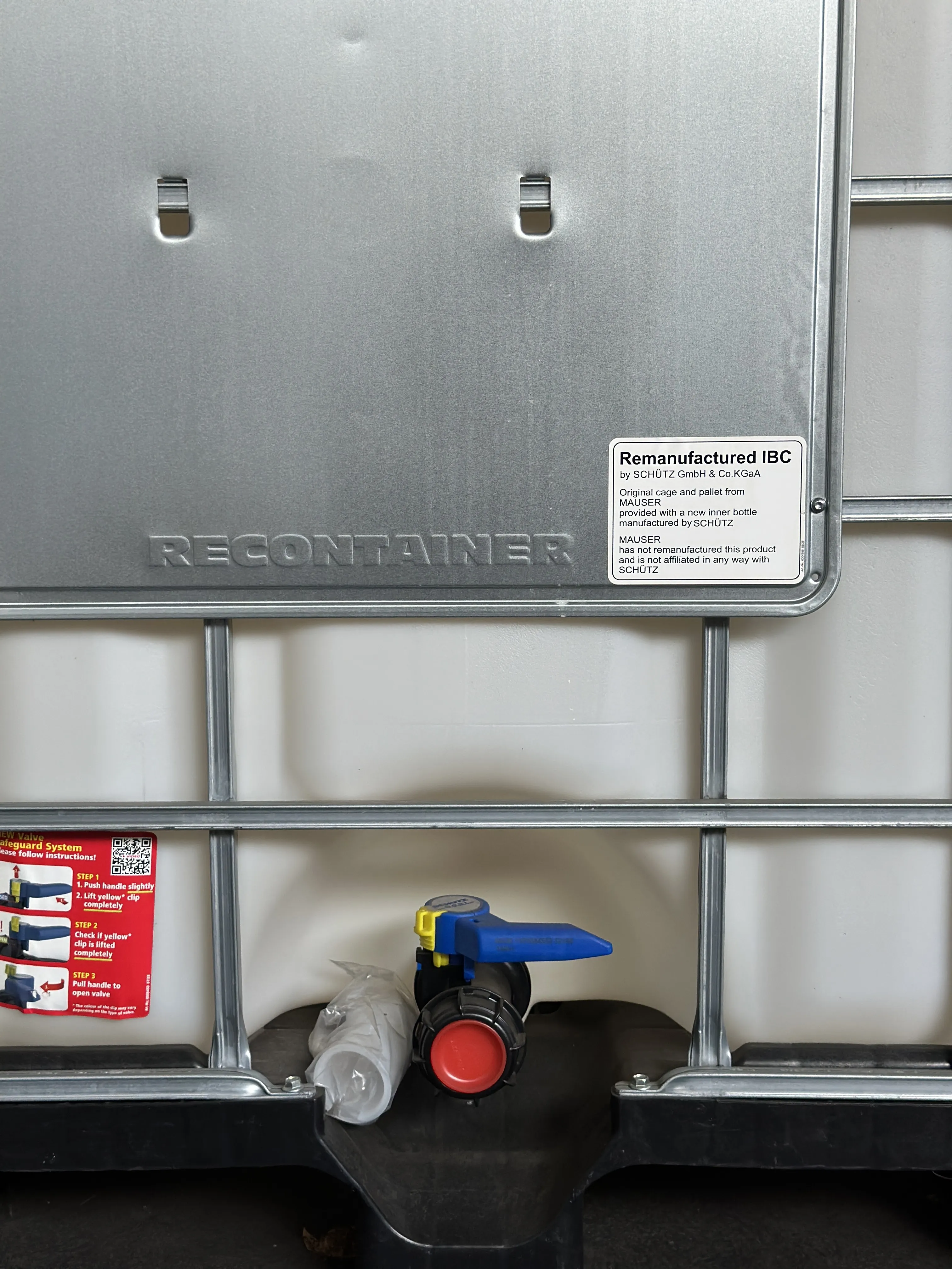 IBC-Container 1000l mit neuem Innenbehälter auf Kunststoffpalette 150mm Deckel mit Entgasung