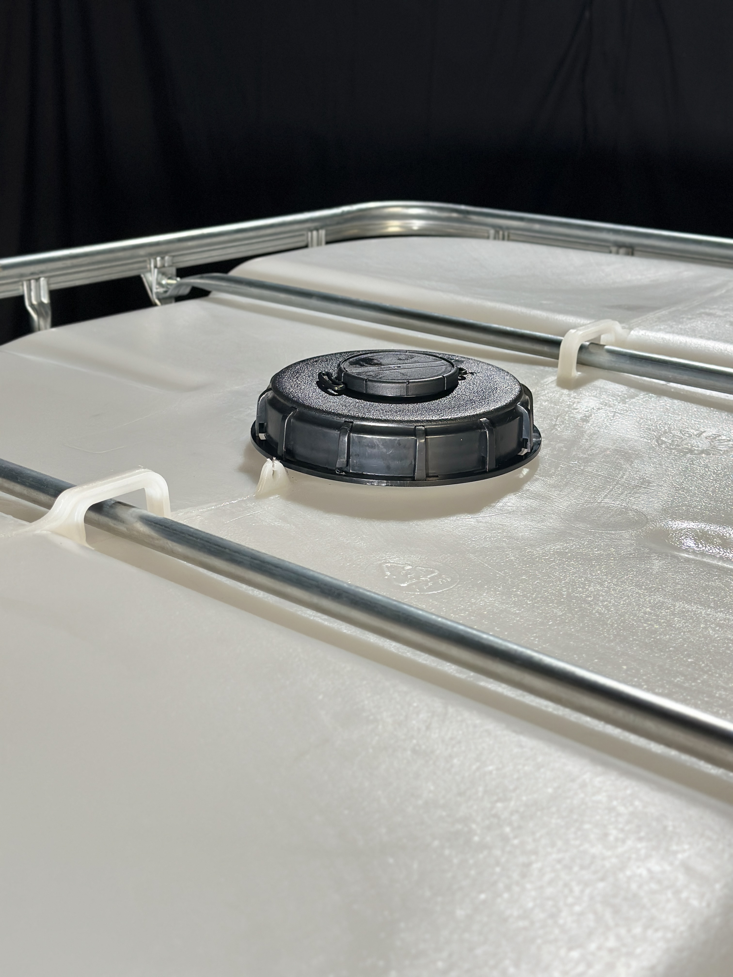 IBC-Container 1000l gereinigt auf Stahlrahmenpalette 150mm Deckel ohne UN-Gefahrgutzulassung