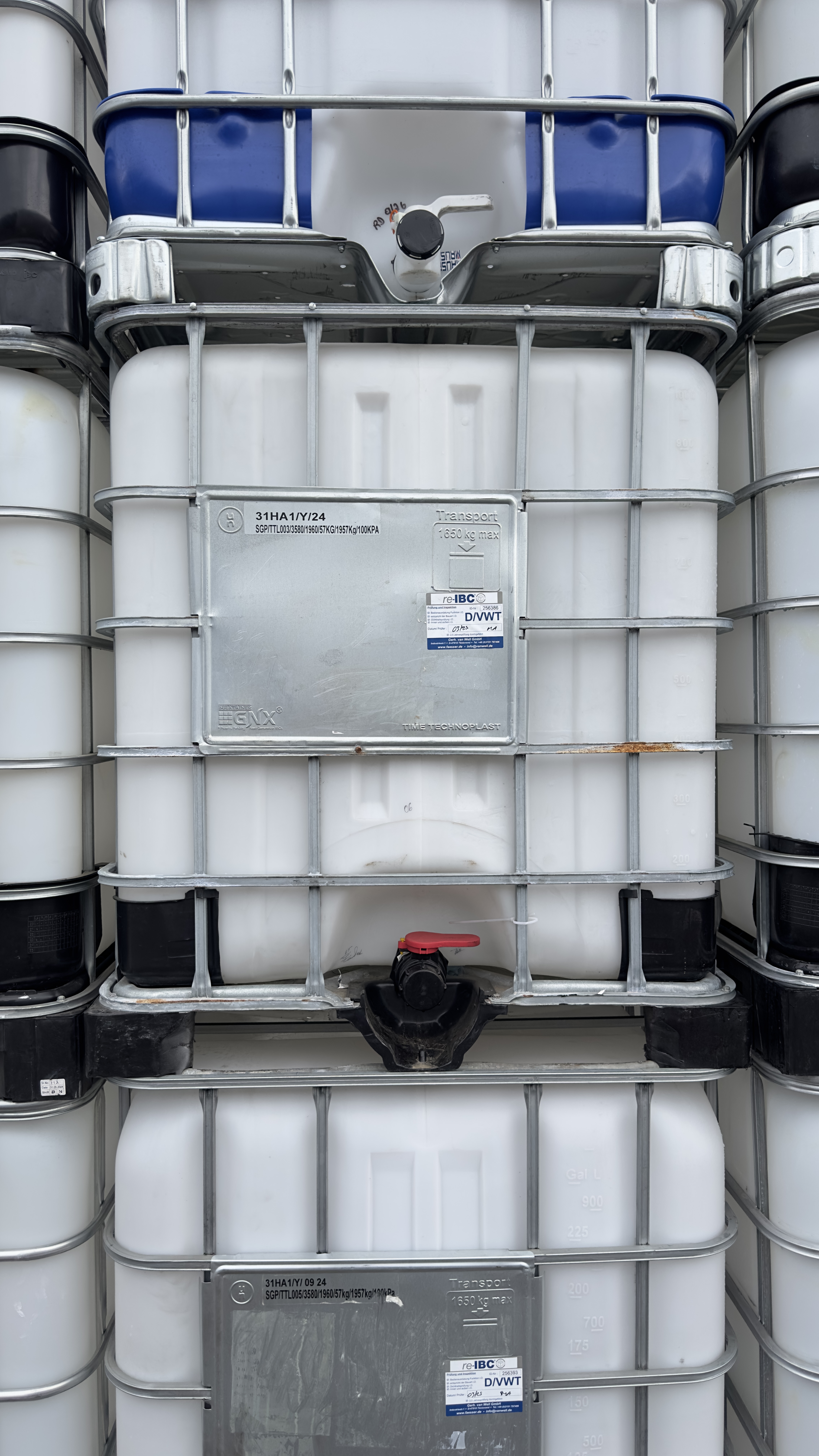 IBC-Container 1000l gereinigt,mit Feingewinde Auslauf auf Stahl/Kunststoffpalette, 1.Wahl mit UN-Zulassung