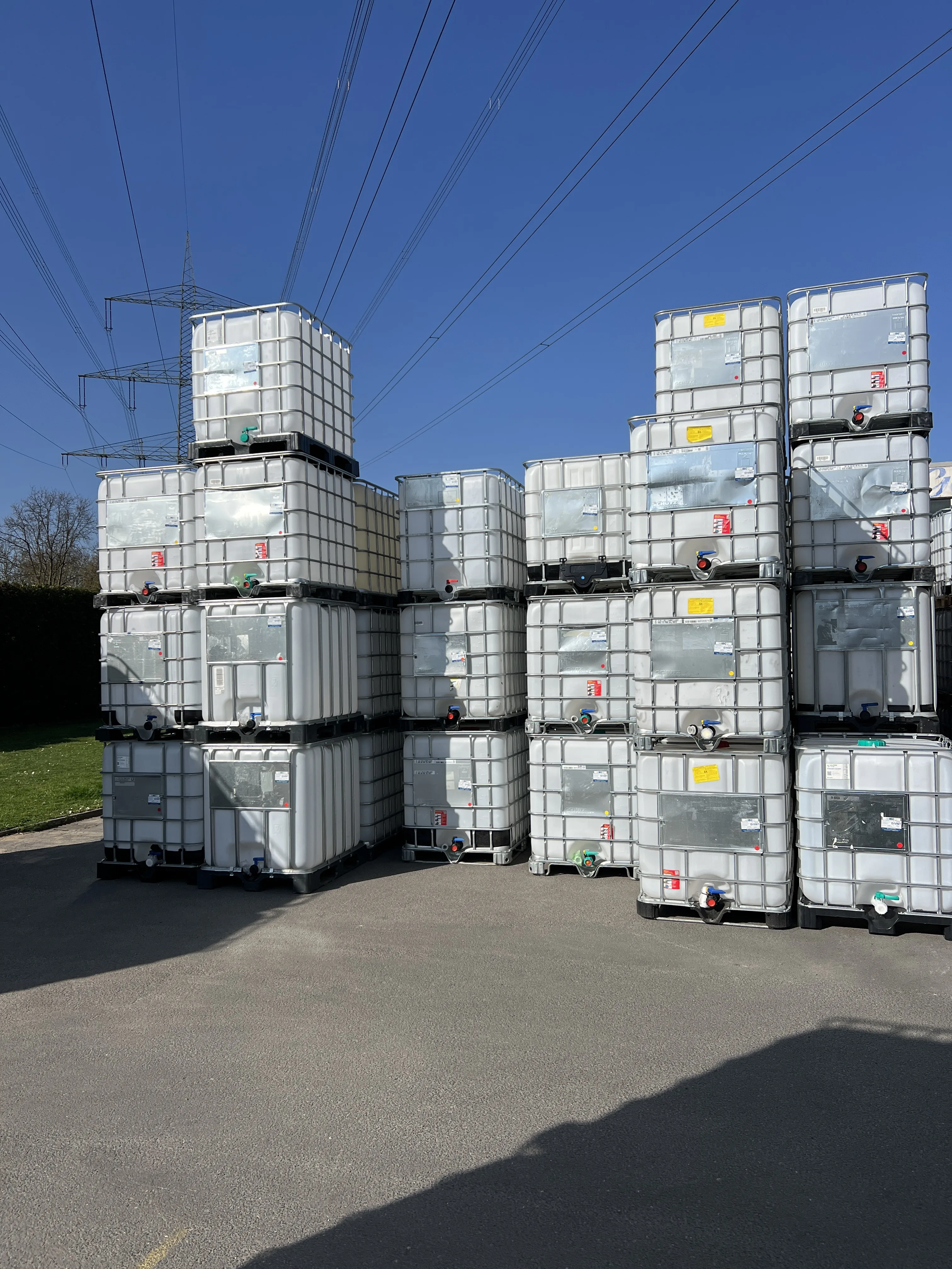 IBC-Container 1000l gereinigt auf Stahl-/Kunststoffpalette 150mm Deckel 2. Wahl Mindestabnahme 16Stk.