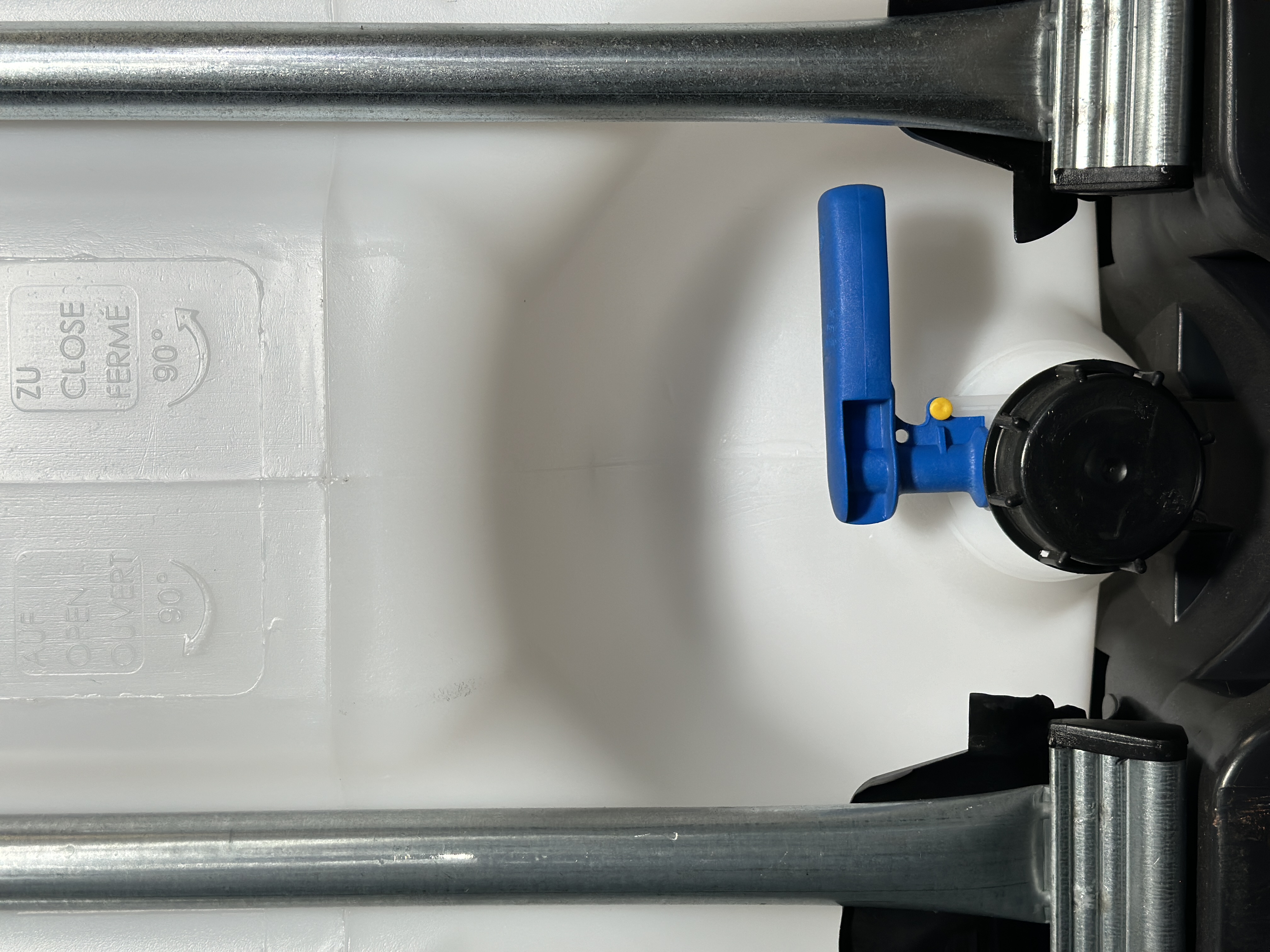 IBC-Container 600l neu (beschädigte Gitterbox, eingezogene Blase) 150mm Deckel mit Gefahrgutzulassung und Lebensmittelzulassung (Werit)