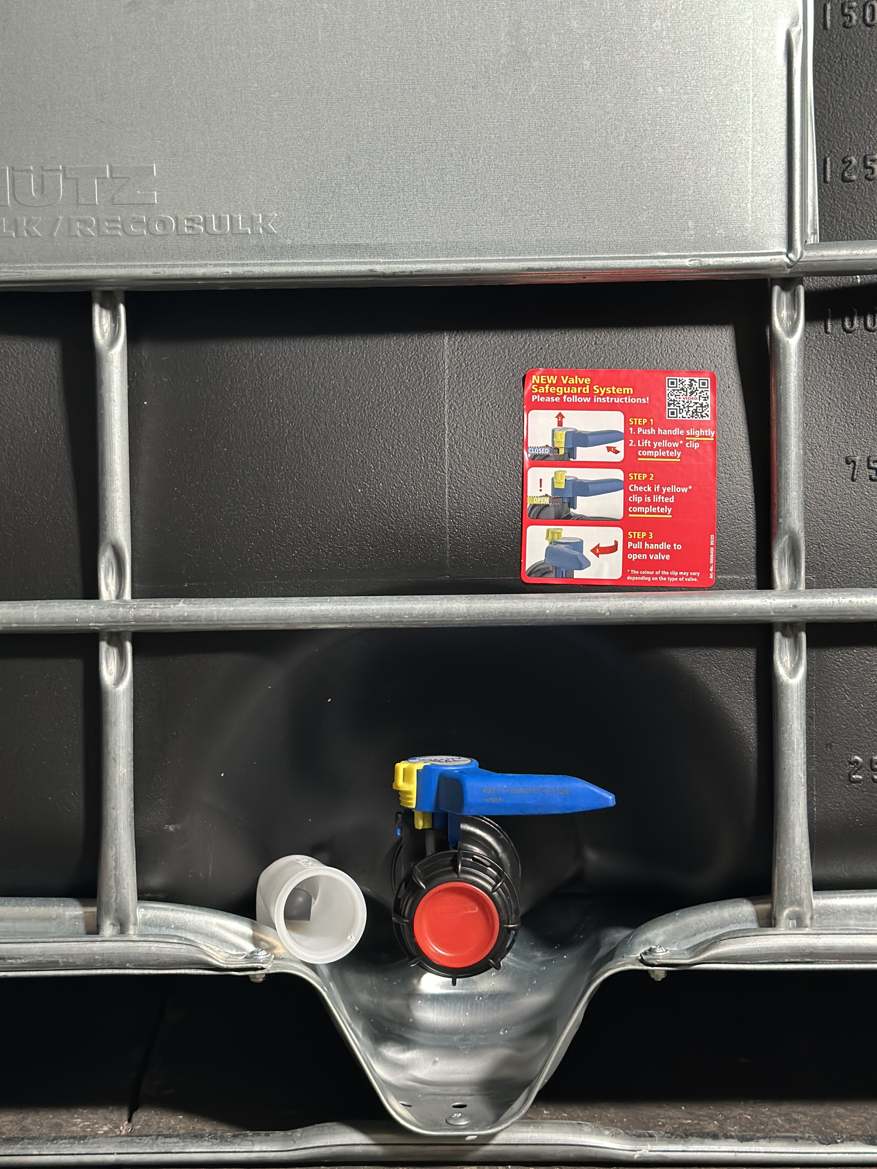 IBC-Container 1000l schwarz gereinigt 1. Wahl auf Stahlrahmenpalette 150mm Deckel mit Gefahrgutzulassung