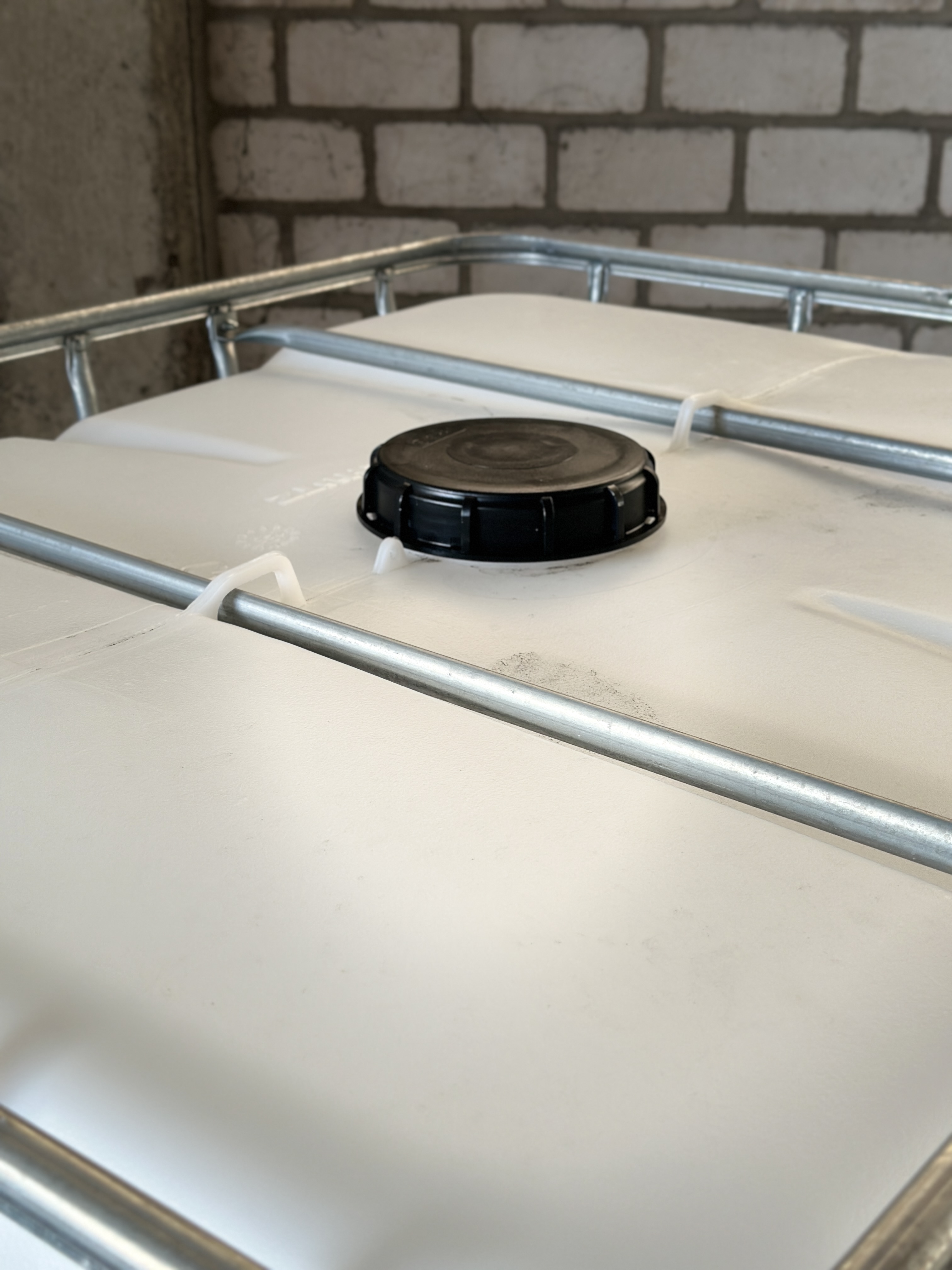 IBC-Container 1000l neu auf Stahlrahmenpalette 150mm Deckel (Schütz)