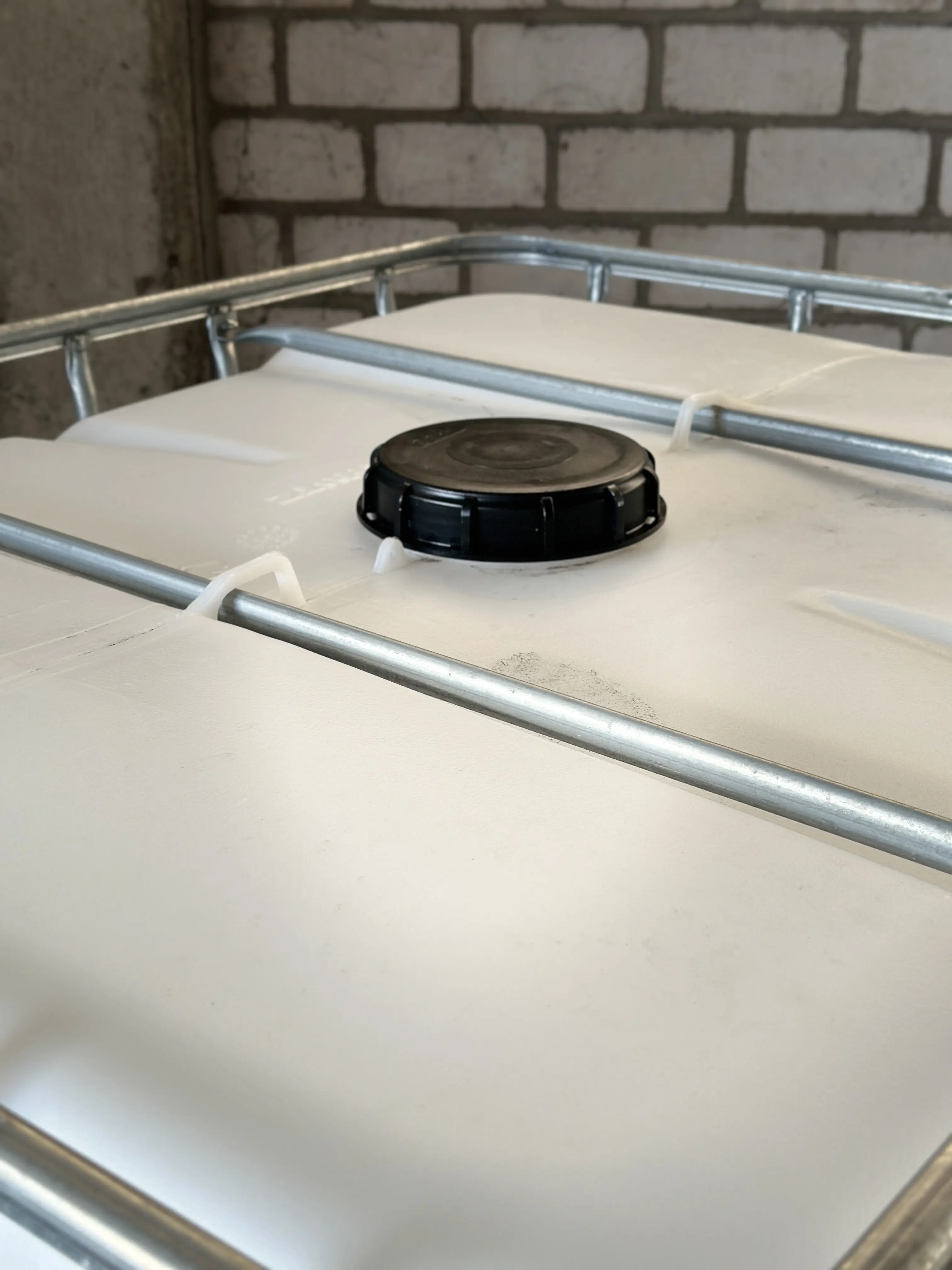 IBC-Container 1000l neu auf Stahlrahmenpalette 150mm Deckel (Schütz)