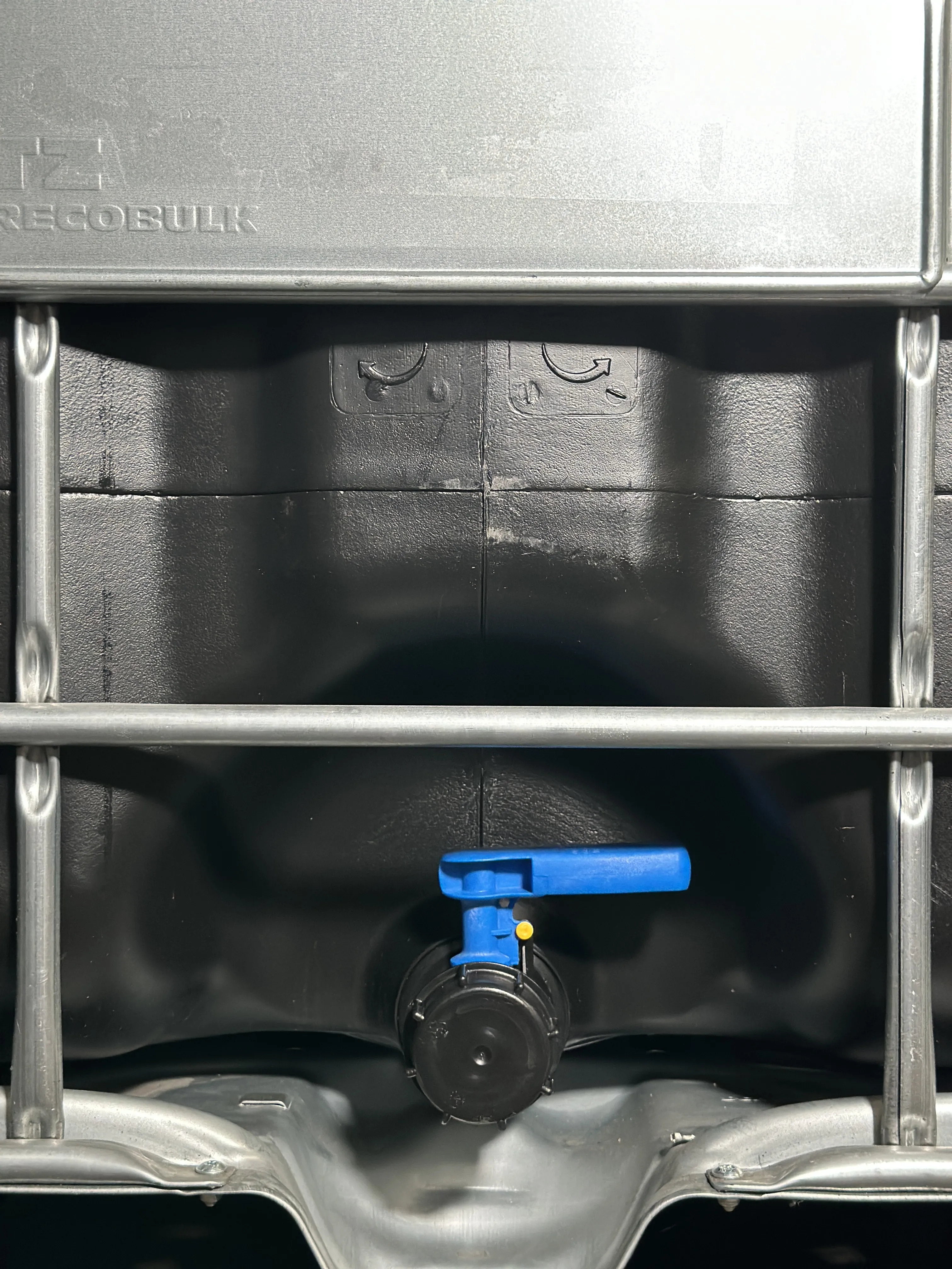IBC-Container 1000l mit schwarzem UV-geschütztem, neuem Innenbehälter auf Stahlrahmenpalette 150mm Deckel mit Lebensmittelzulassung