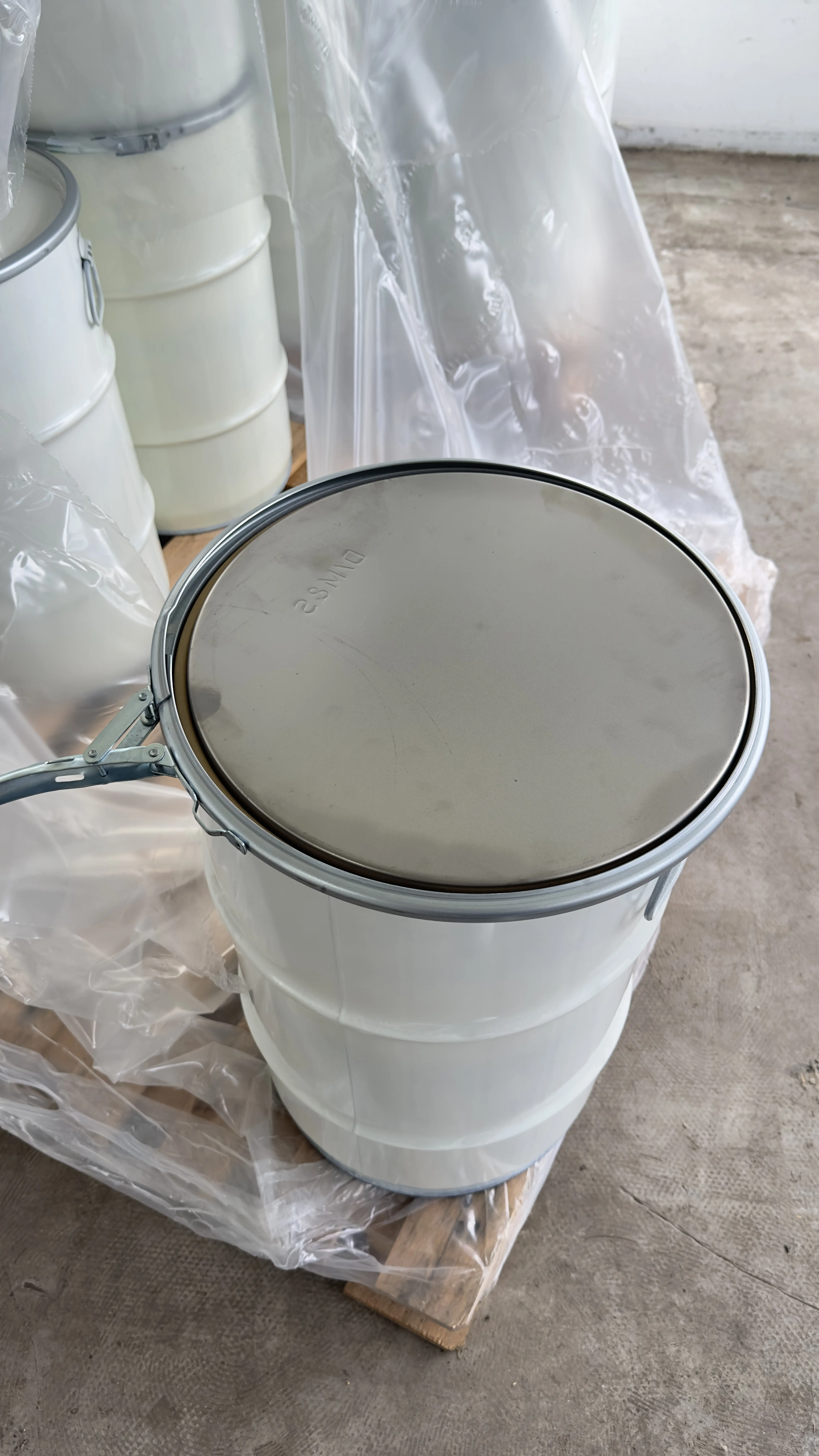 Stahlblechdeckelgebinde 60l grau lackiert, roh, 2.Wahl