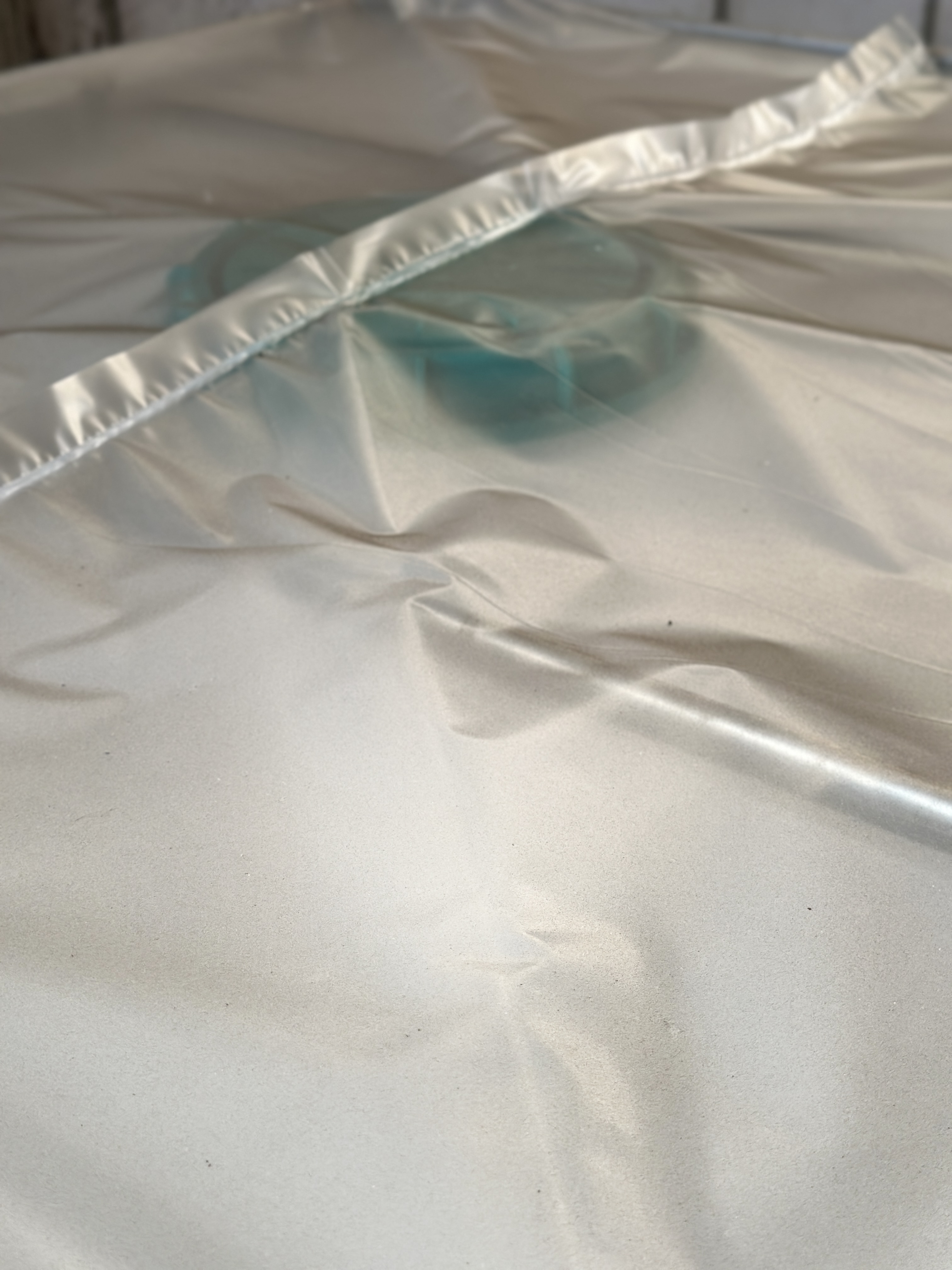 IBC-Container 1000l neu auf Kunststoffpalette 225mm Deckel mit Gefahrgutzulassung und Lebensmittelzulassung mit Staubschutzhaube