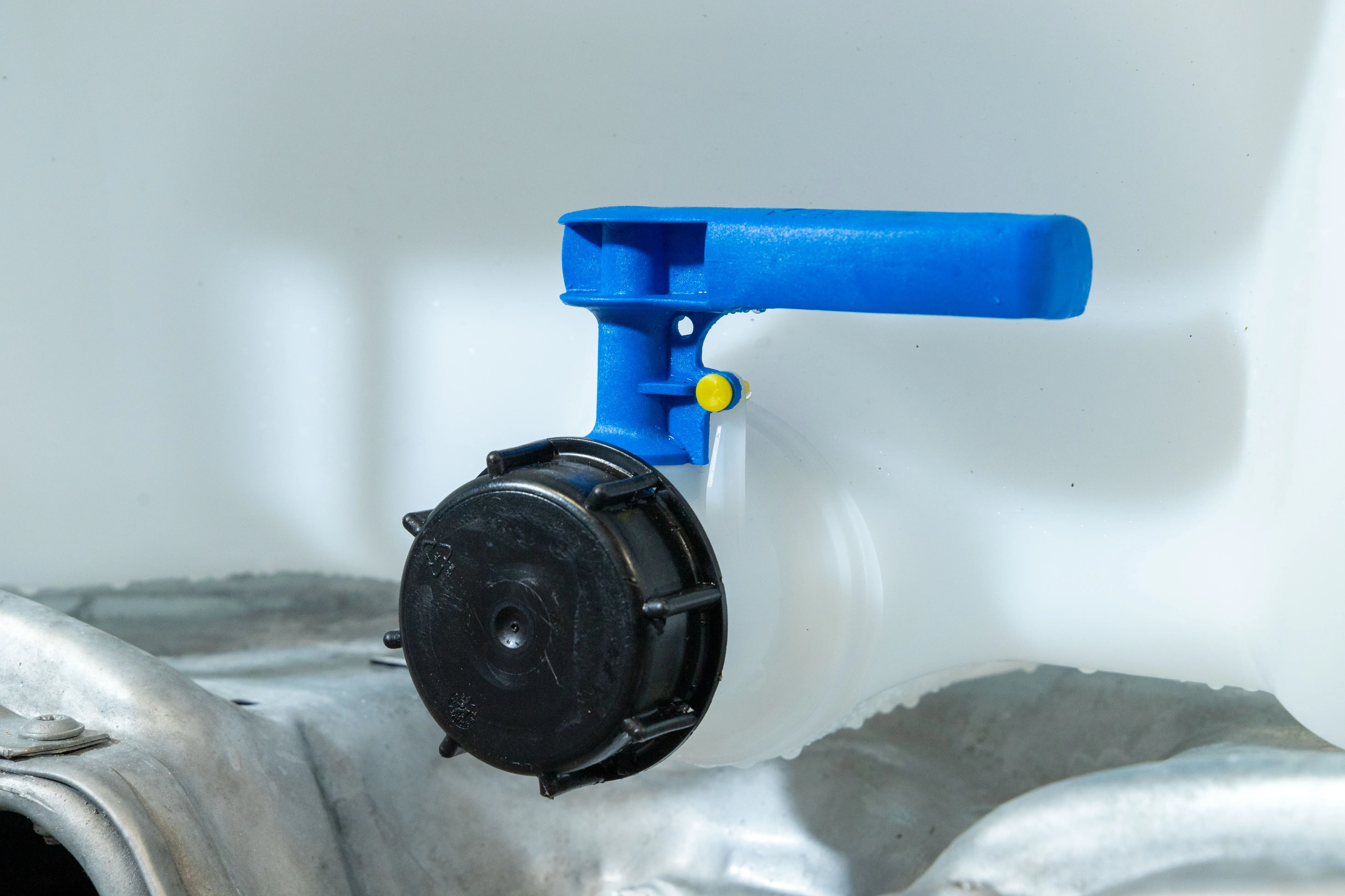 IBC-Container 1000l mit neuem Innenbehälter auf Stahlkufenpalette 150mm Deckel mit Lebensmittelzulassung