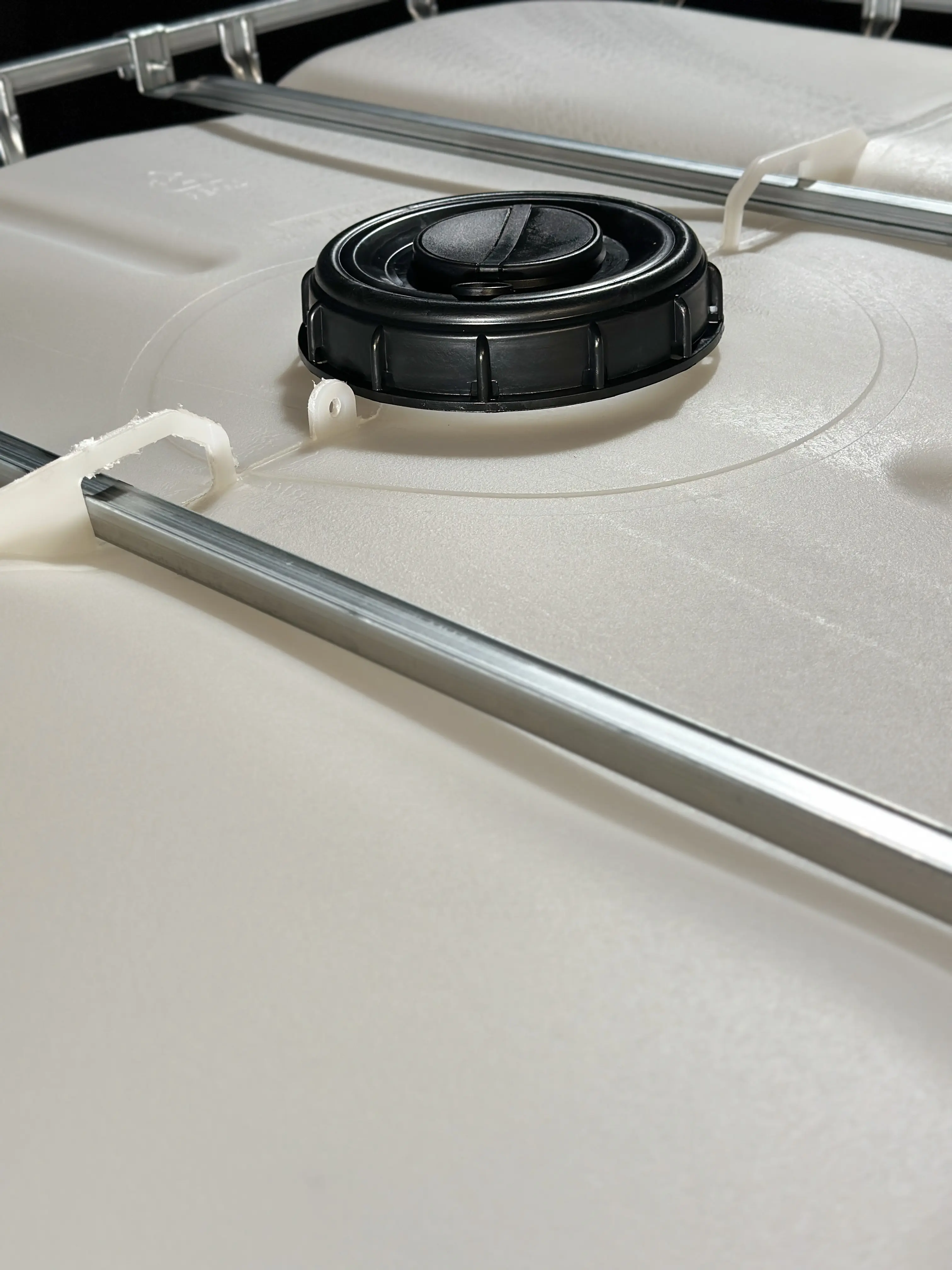 IBC-Container 1000l neu Ex-geschützt für Diesel auf Hybridkufenpalette 150mm Deckel mit FKM-Dichtung und Gefahrgutzulassung