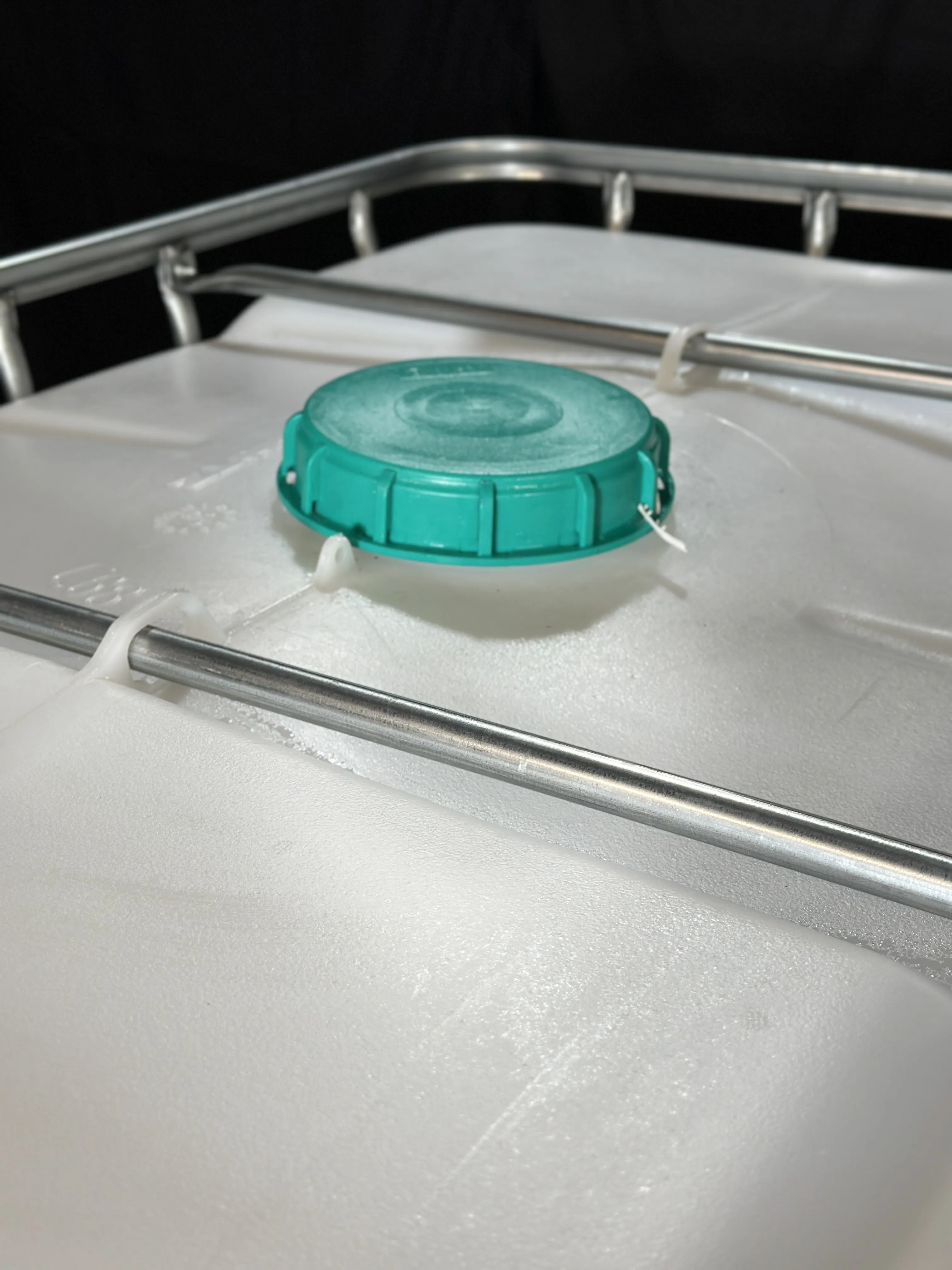 IBC-Container 600l gereinigt aus der Lebensmittelindustrie auf Kunststoffpalette 150 mm Deckel  1. Wahl