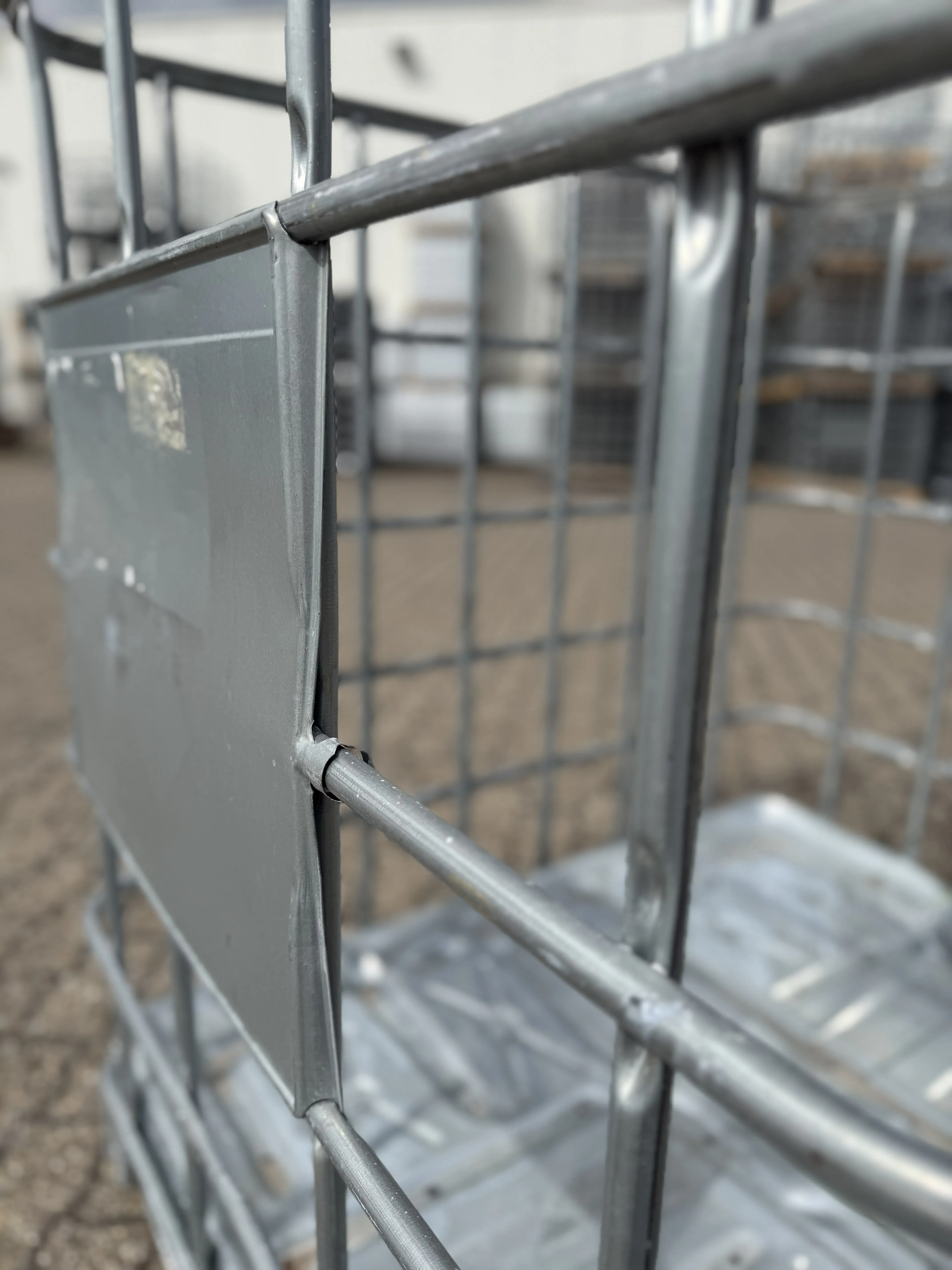 IBC-Gitterbox Stahlpalette 2. Wahl