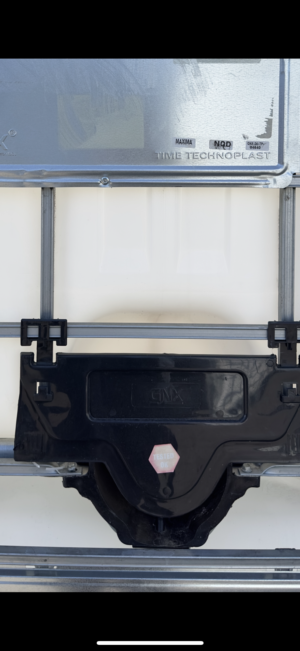 IBC-Container 1000l gereinigt,mit Feingewinde Auslauf auf Stahl/Kunststoffpalette, 1.Wahl mit UN-Zulassung