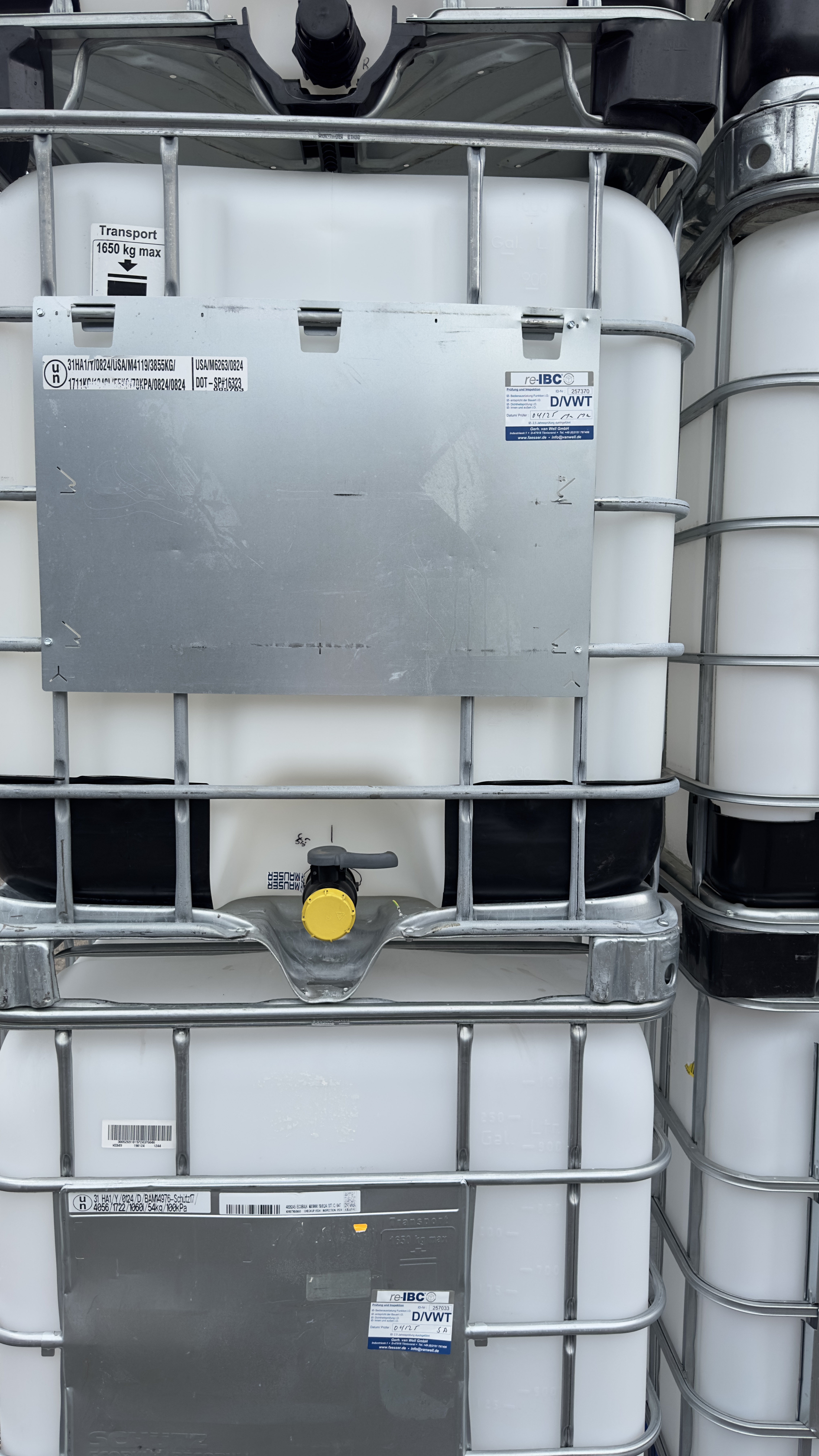 IBC-Container 1000l gereinigt,mit Feingewinde Auslauf auf Stahl/Kunststoffpalette, 1.Wahl mit UN-Zulassung