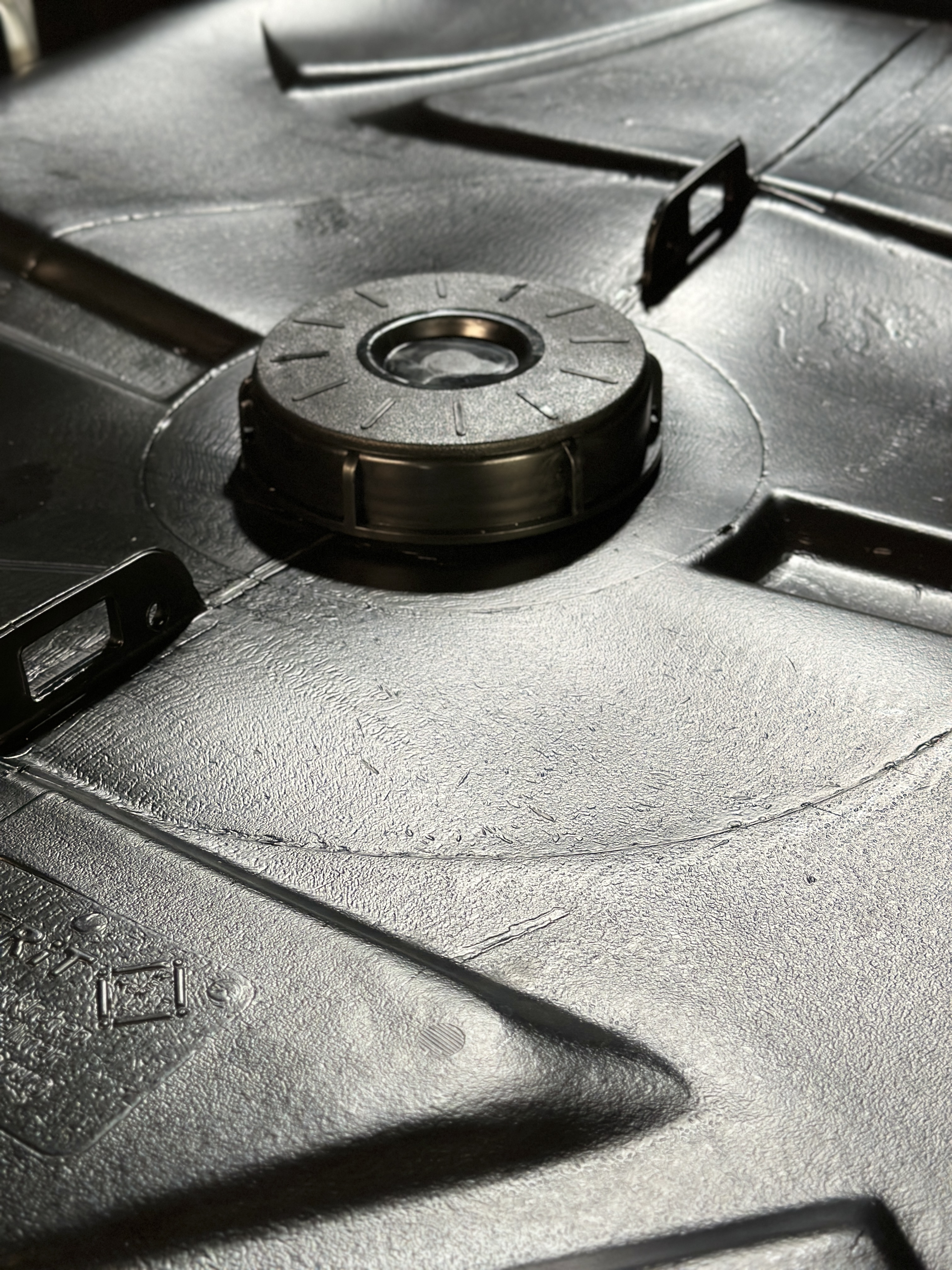 IBC-Container 1000l mit schwarzem UV-geschütztem, neuem Innenbehälter auf Kunststoffpalette 150mm Deckel mit Lebensmittelzulassung