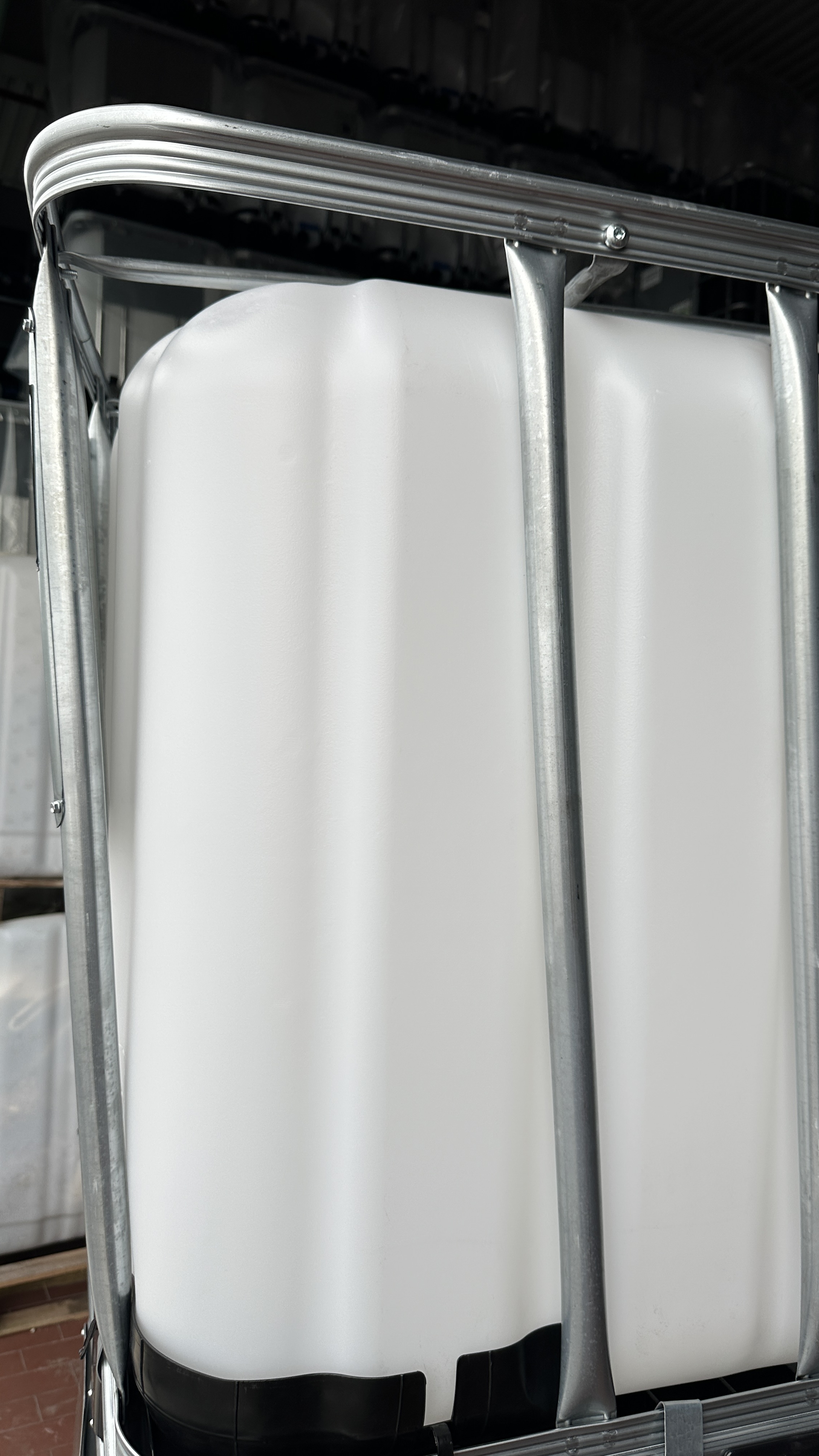 IBC-Container 600l neu (beschädigte Gitterbox, eingezogene Blase) 150mm Deckel mit Gefahrgutzulassung und Lebensmittelzulassung (Werit)