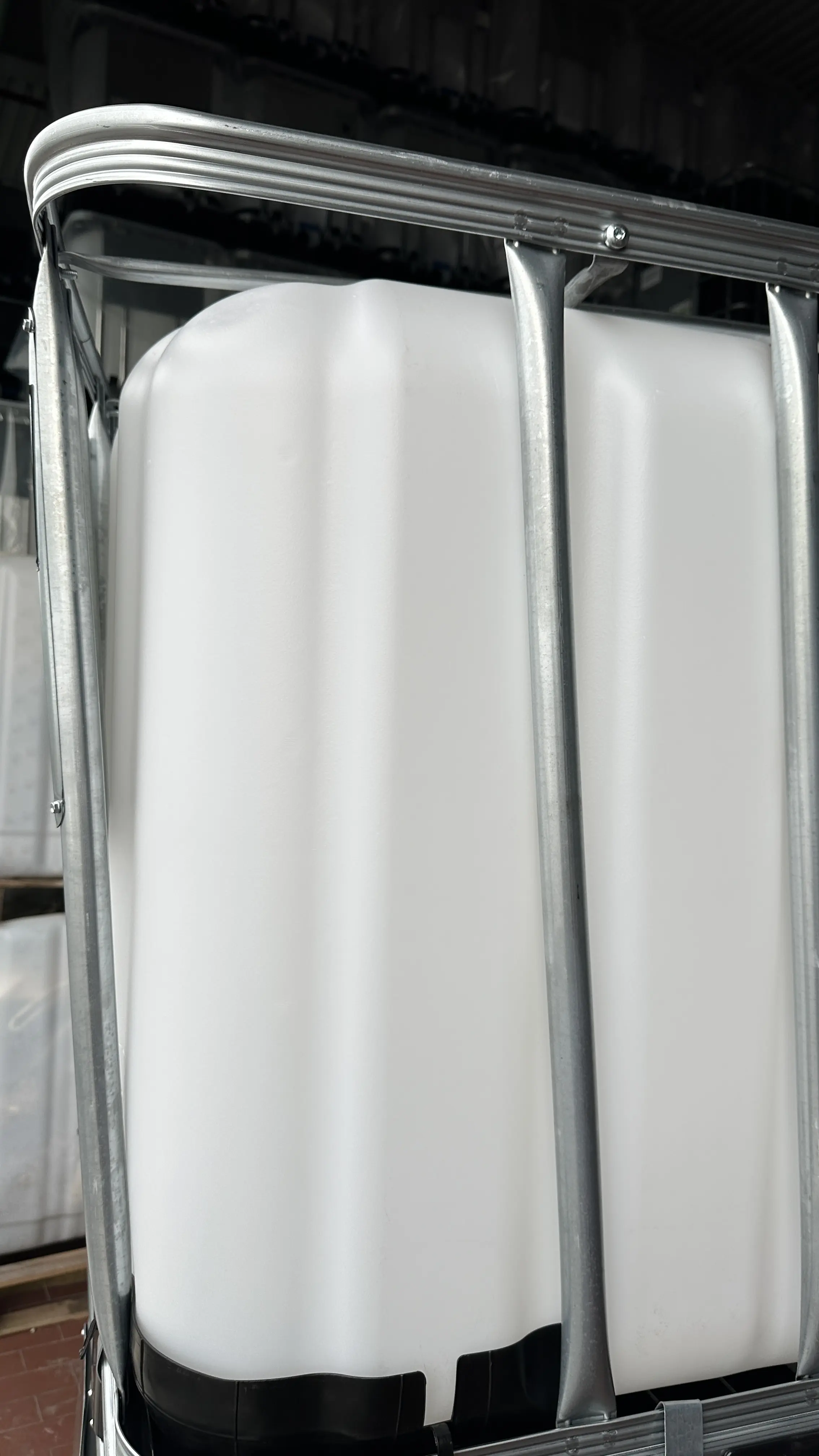 IBC-Container 600l neu (beschädigte Gitterbox, eingezogene Blase) 150mm Deckel mit Gefahrgutzulassung und Lebensmittelzulassung (Werit)