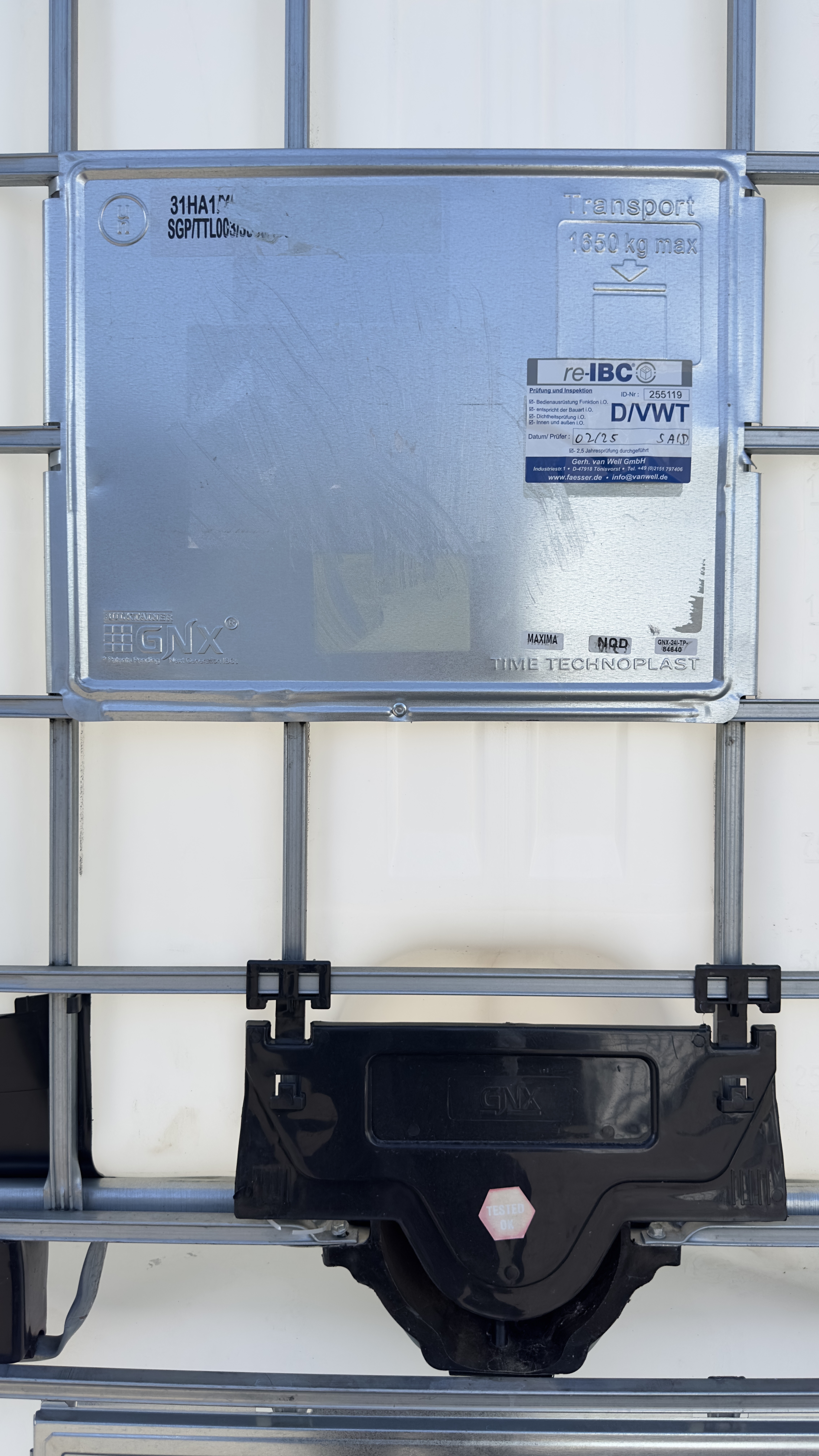 IBC-Container 1000l gereinigt,mit Feingewinde Auslauf auf Stahl/Kunststoffpalette, 1.Wahl
