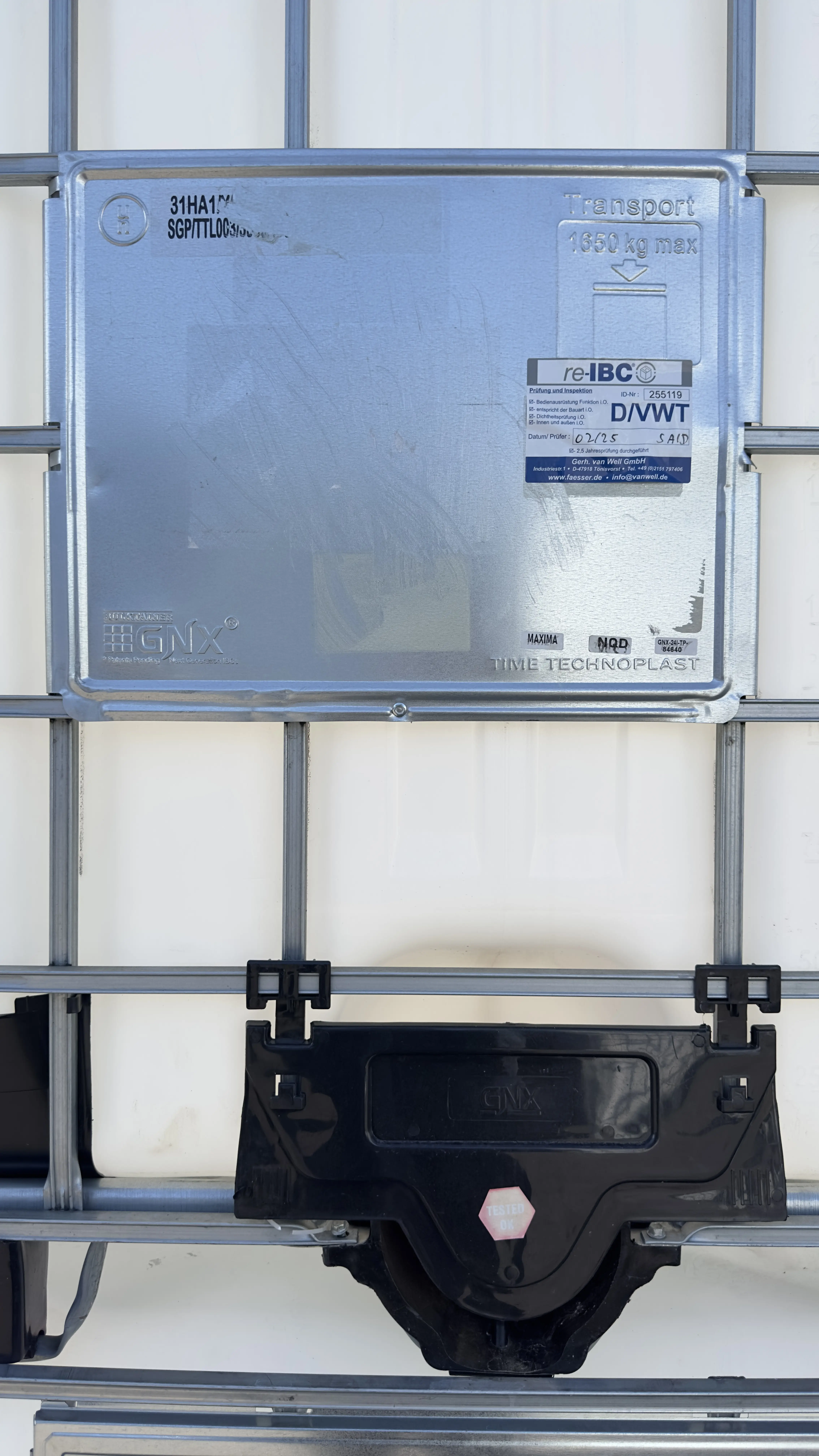 IBC-Container 1000l gereinigt,mit Feingewinde Auslauf auf Stahl/Kunststoffpalette, 1.Wahl