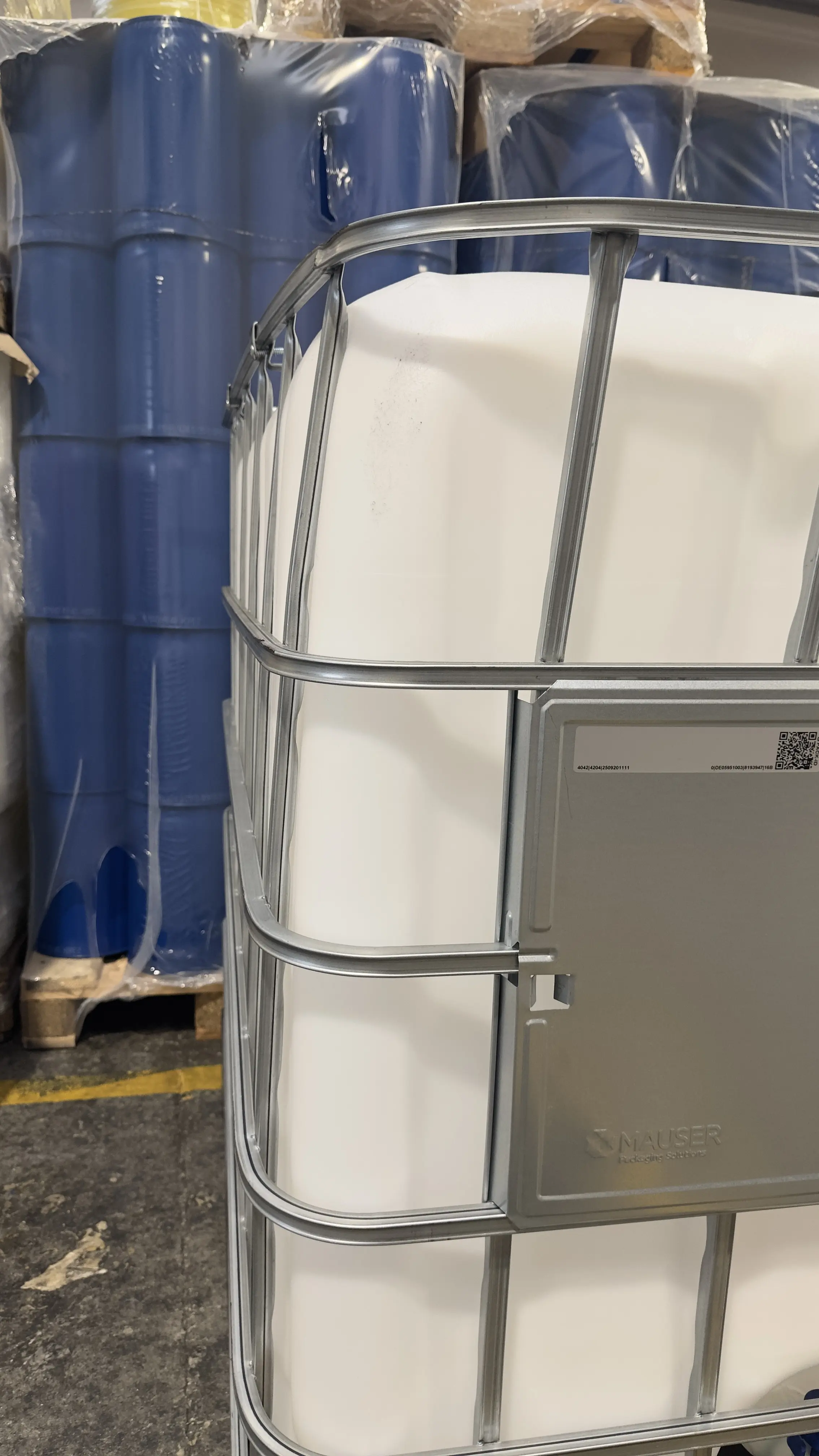 IBC-Container 1000l neu mit CDS1-System auf Kunststoffpalette mit verbogener Gitterbox (Siehe Fotos) und 150mm Deckel (für z.B. AdBlue)