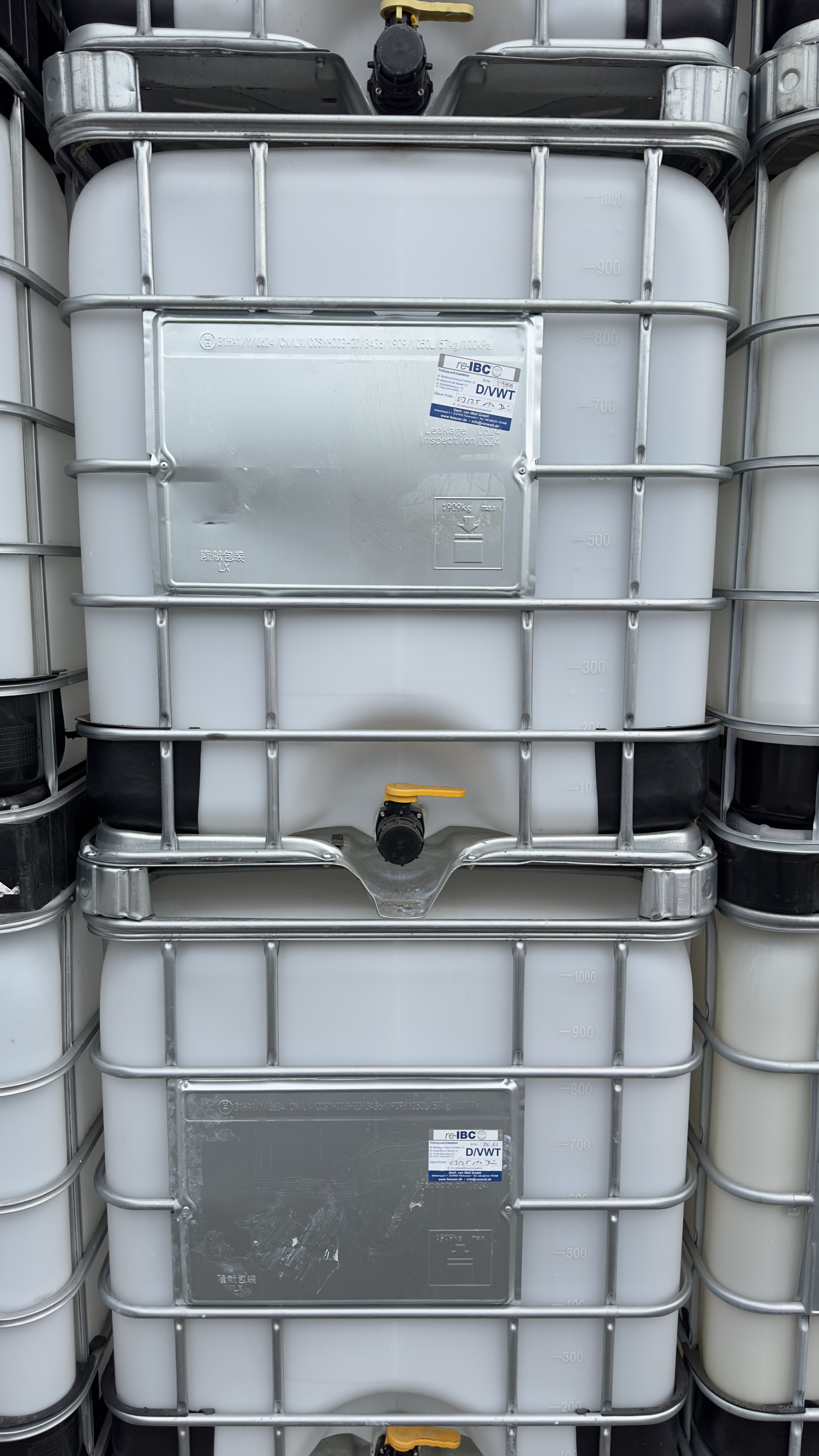 IBC-Container 1000l gereinigt,mit Feingewinde Auslauf auf Stahl/Kunststoffpalette, 1.Wahl