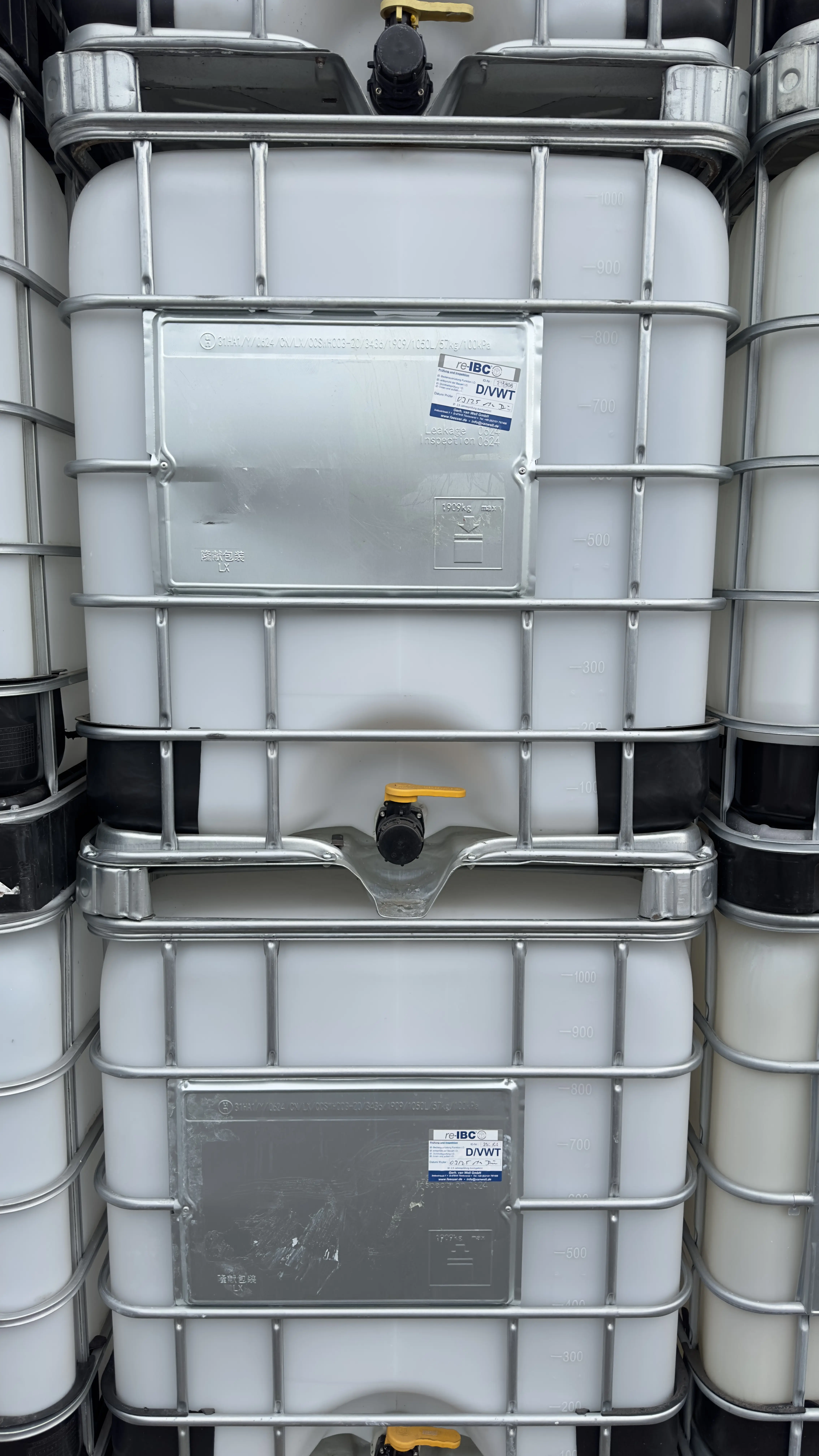IBC-Container 1000l gereinigt,mit Feingewinde Auslauf auf Stahl/Kunststoffpalette, 1.Wahl