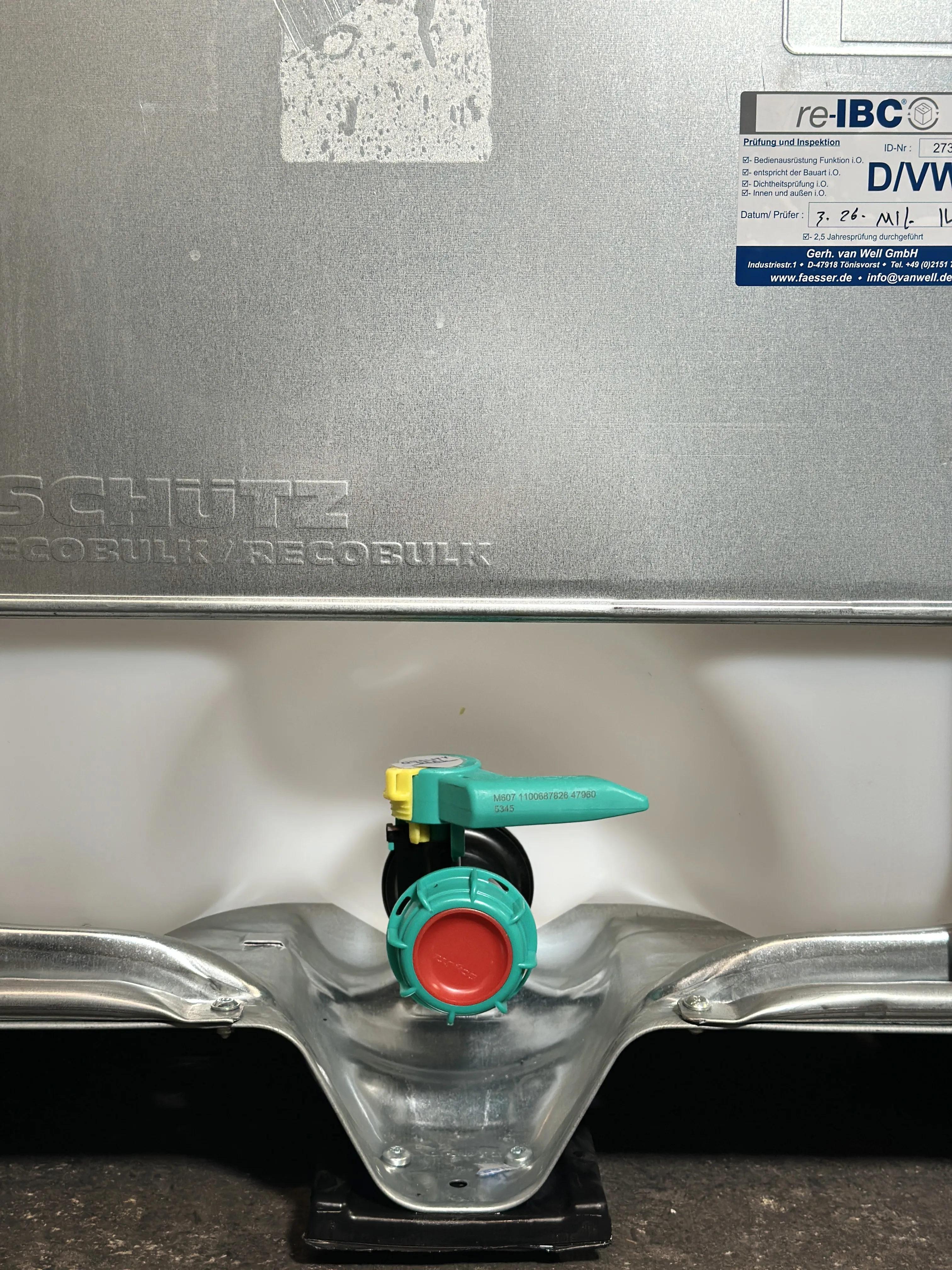 IBC-Container 600l gereinigt aus der Lebensmittelindustrie auf Kunststoffpalette 150 mm Deckel  1. Wahl
