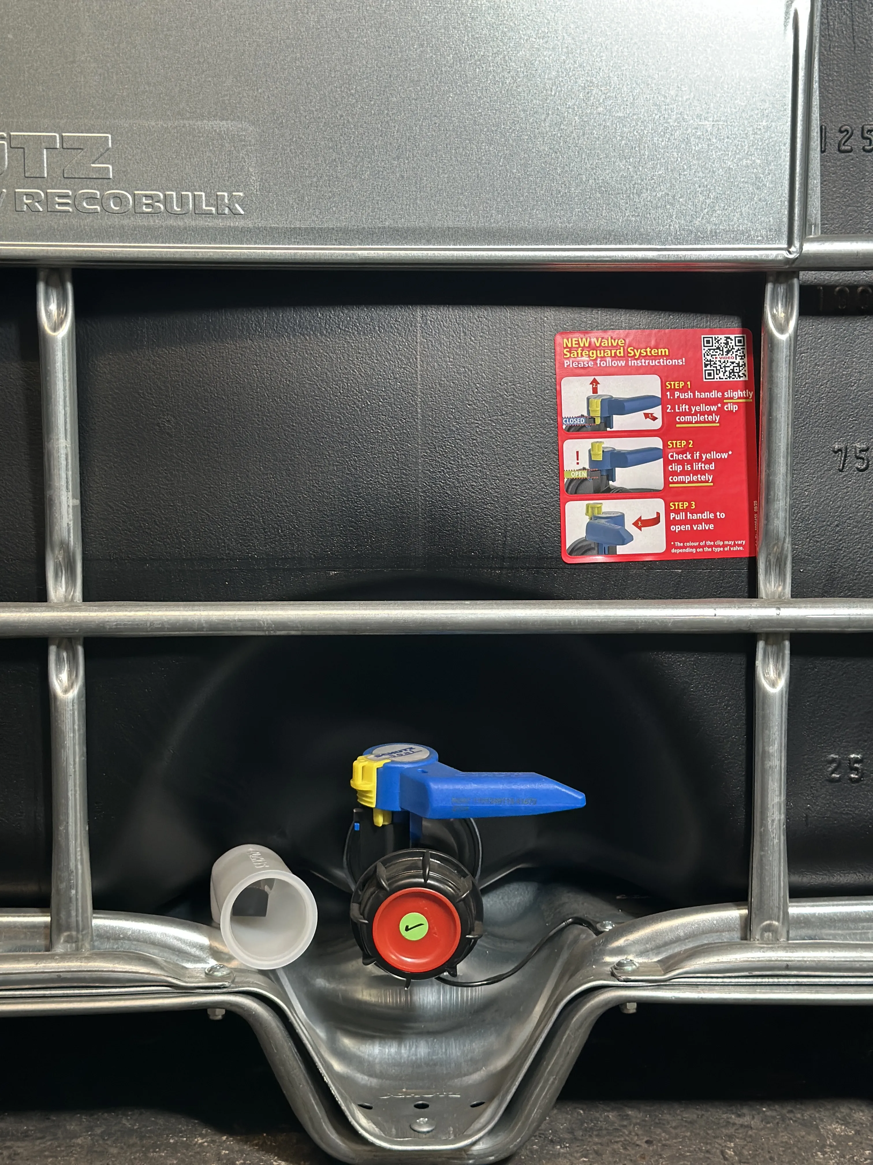 IBC-Container 1000l neu schwarz Ex-geschützt auf Stahlkufenpalette 150mm Deckel mit Gefahrgutzulassung und EVOH Sperrschicht (Schütz) von 2025