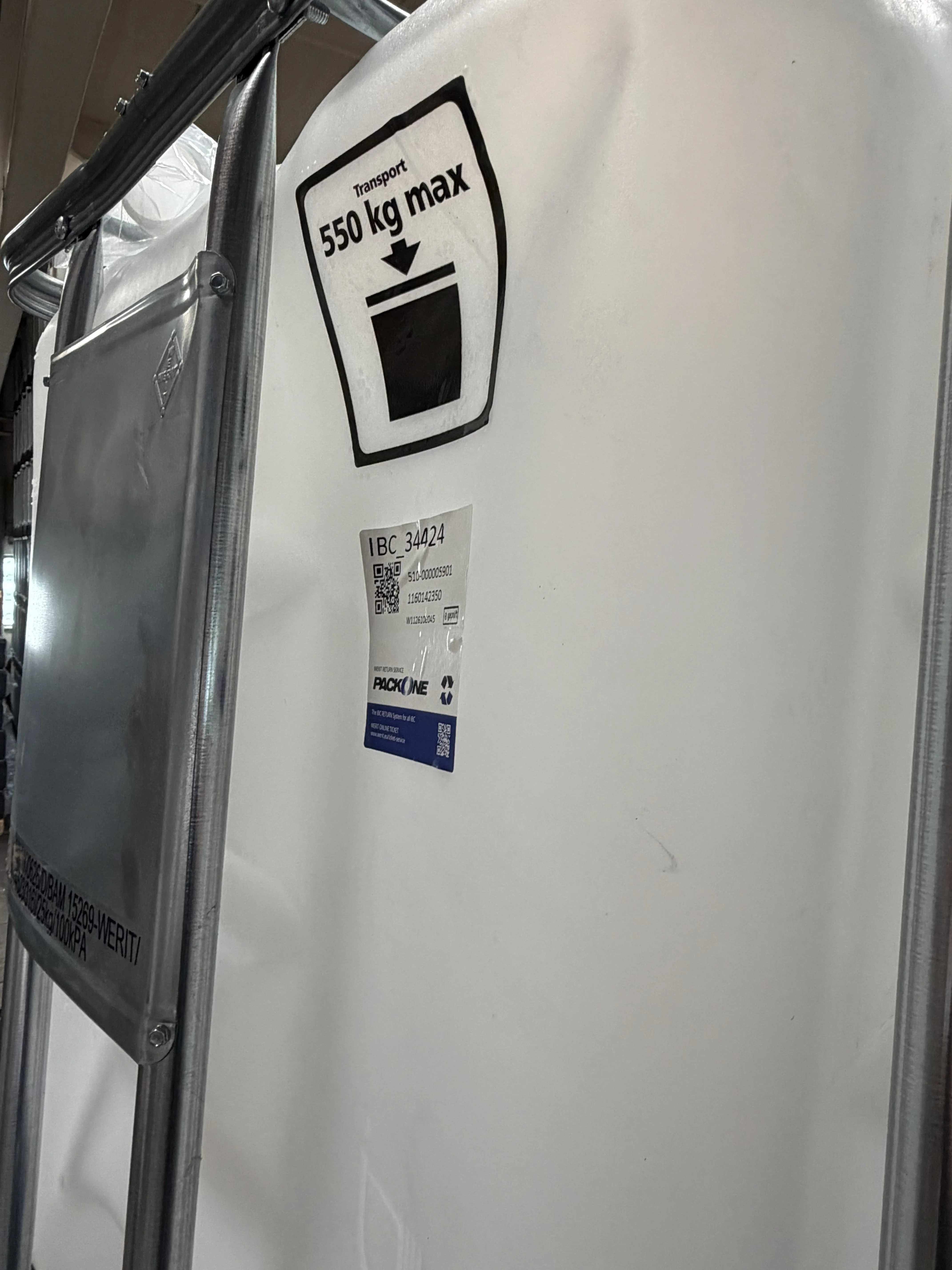 IBC-Container 300l neu (verbogene Gitterstange 2.-3. Bild) 150mm Deckel mit Gefahrgutzulassung und Lebensmittelzulassung (Werit)