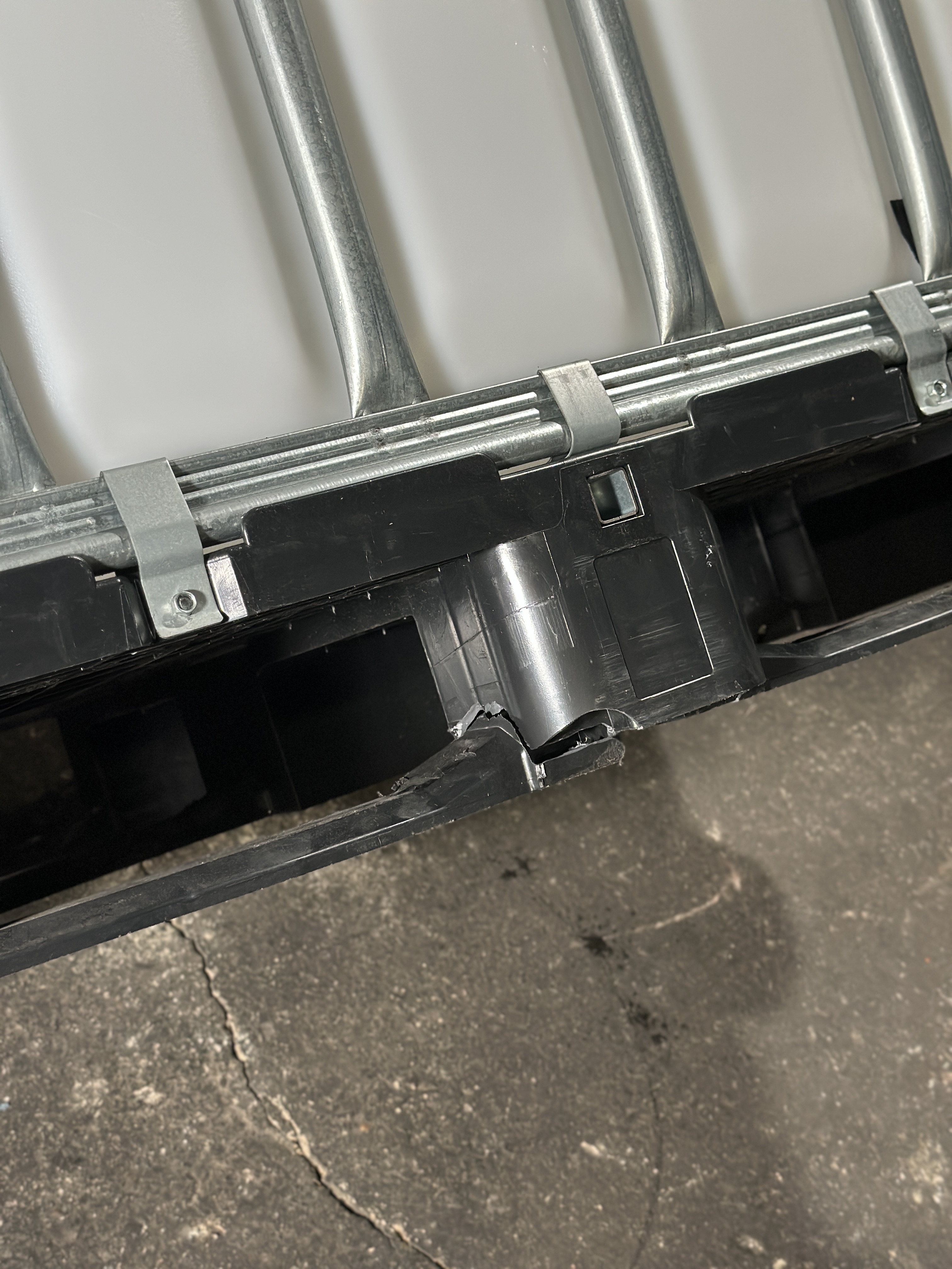 IBC-Container 600l neu (Bruchstelle an der Kunststoffpalette) 150mm Deckel mit Gefahrgutzulassung und Lebensmittelzulassung (Werit)