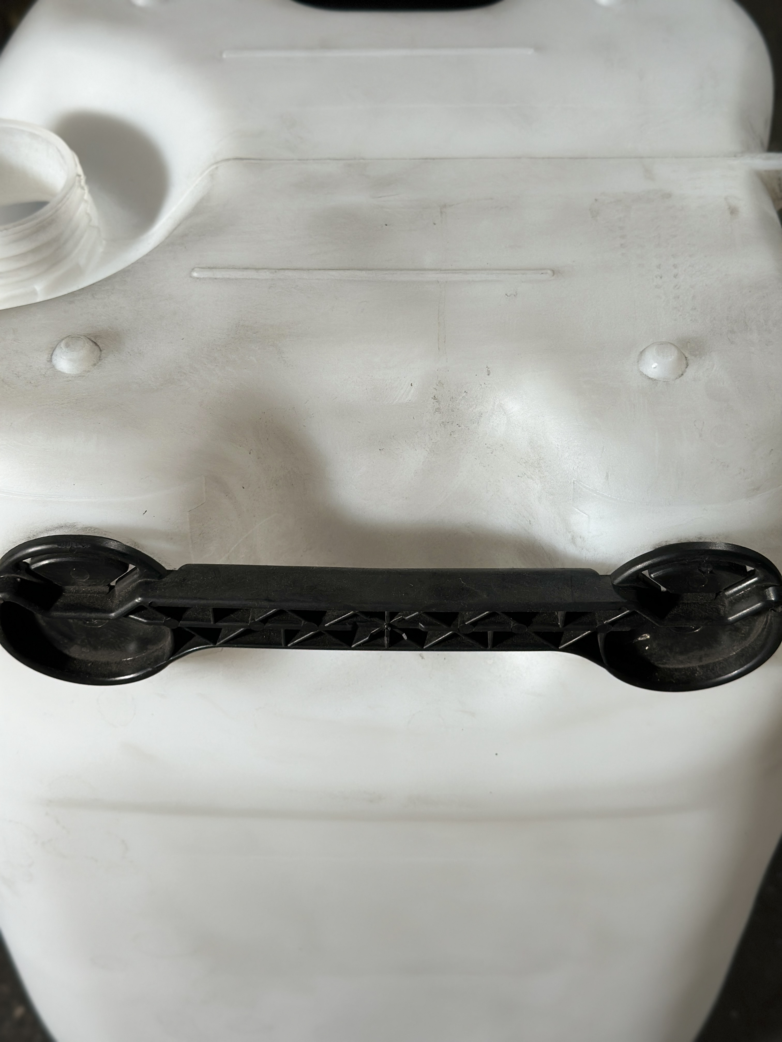 Kanister 60l natur (leichte Gebrauchsspuren / Lagerspuren) mit Dreigriff 2850g. mit UN-X-Gefahrgutzulassung von 22/23 inkl. Standard Verschluss OV71