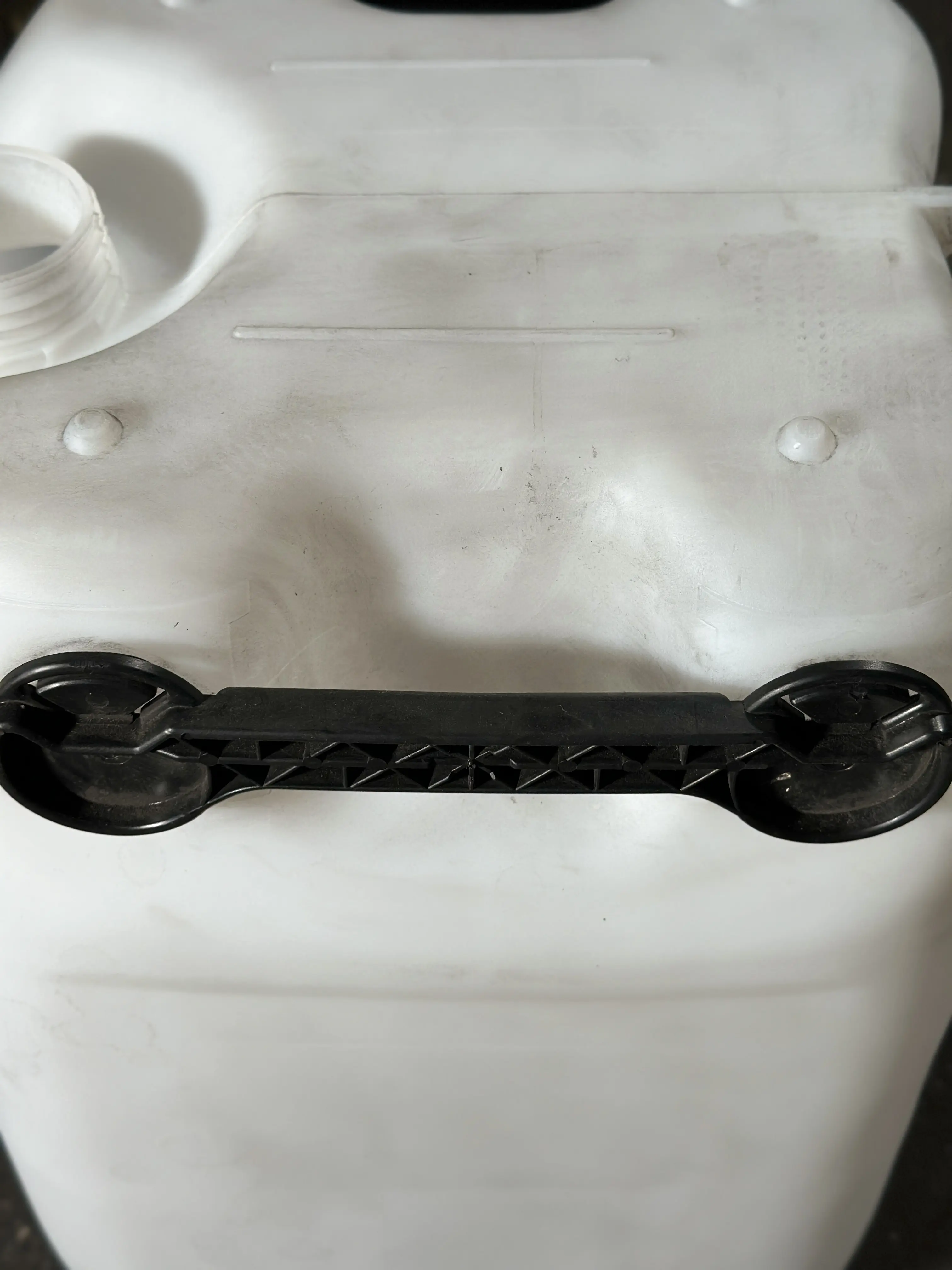 Kanister 60l natur (leichte Gebrauchsspuren / Lagerspuren) mit Dreigriff 2850g. mit UN-X-Gefahrgutzulassung von 22/23 inkl. Standard Verschluss OV71