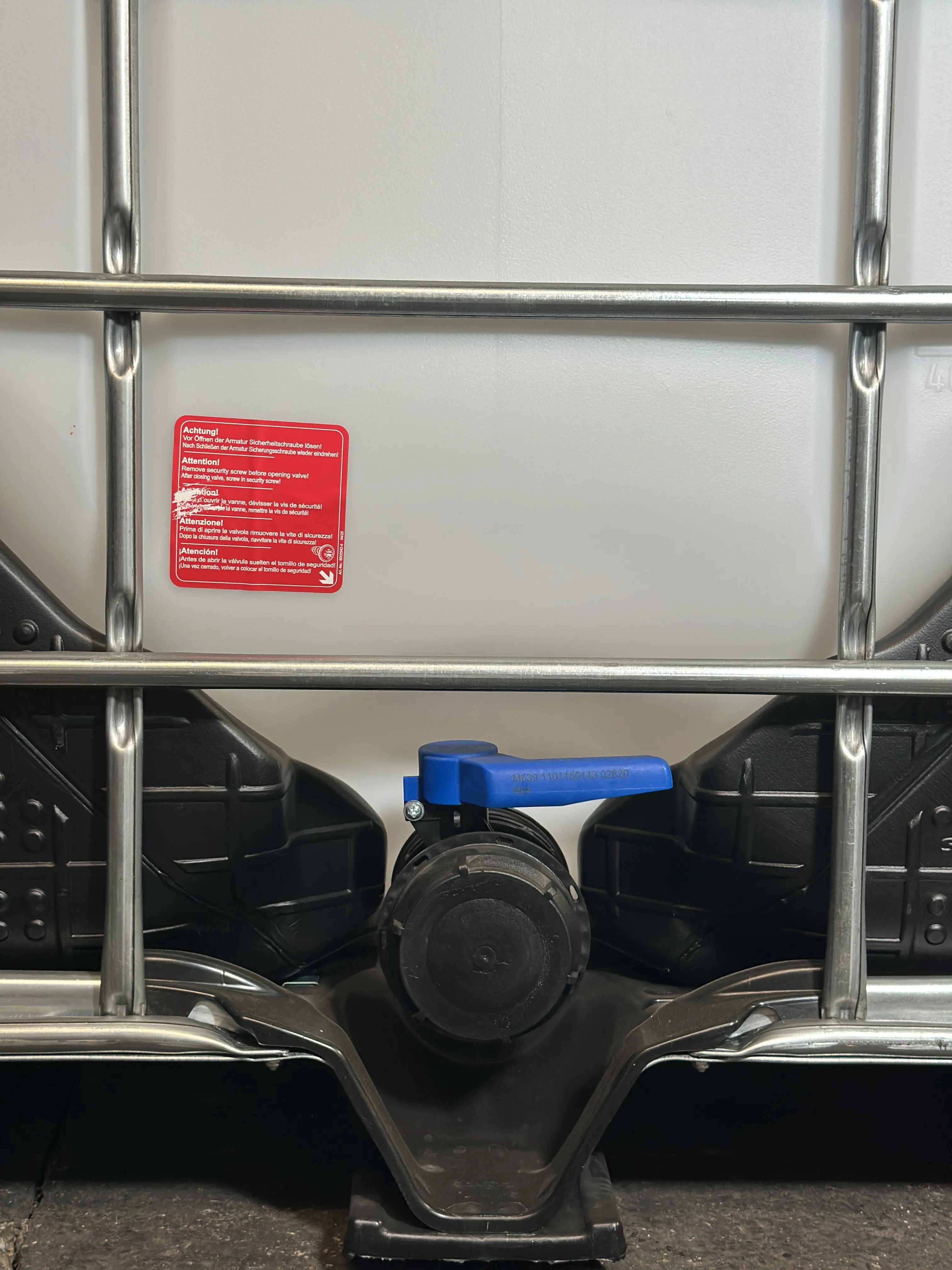 IBC-Container 1000l neu ECOBULK HX mit Säureschutz auf Kunststoffpalette 225mm Deckel mit Gefahrgutzulassung, Entgasungsventil D15 und 3-Zoll-Auslauf (Schütz) von 2025