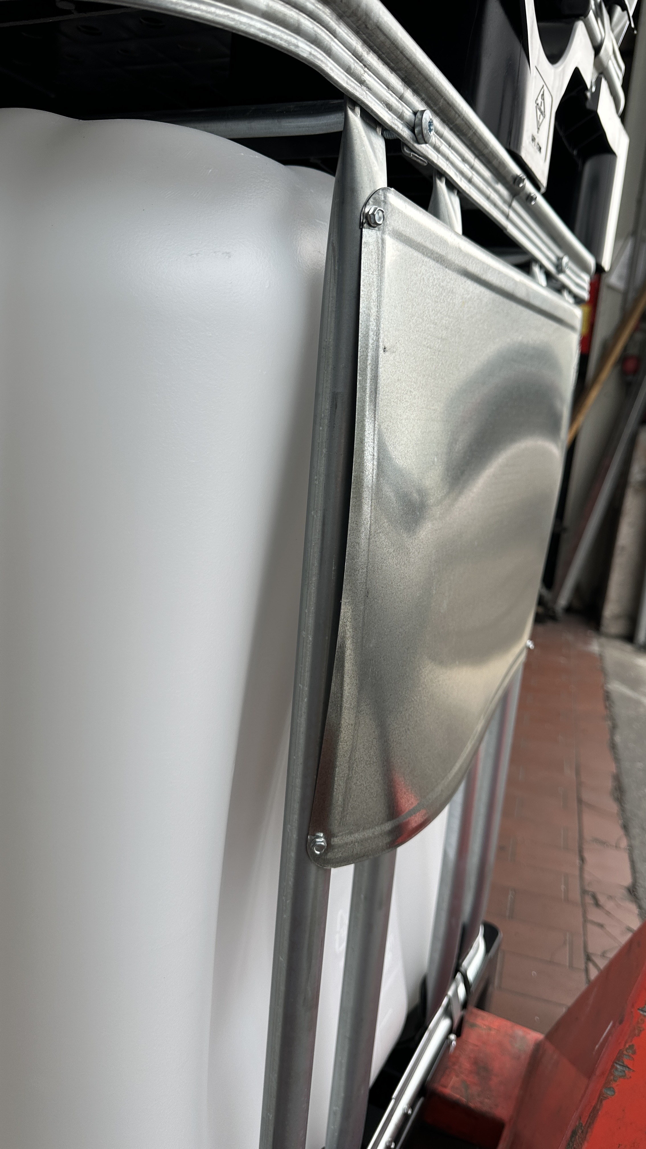 IBC-Container 600l neu (beschädigte Gitterbox, eingezogene Blase) 150mm Deckel mit Gefahrgutzulassung und Lebensmittelzulassung (Werit)