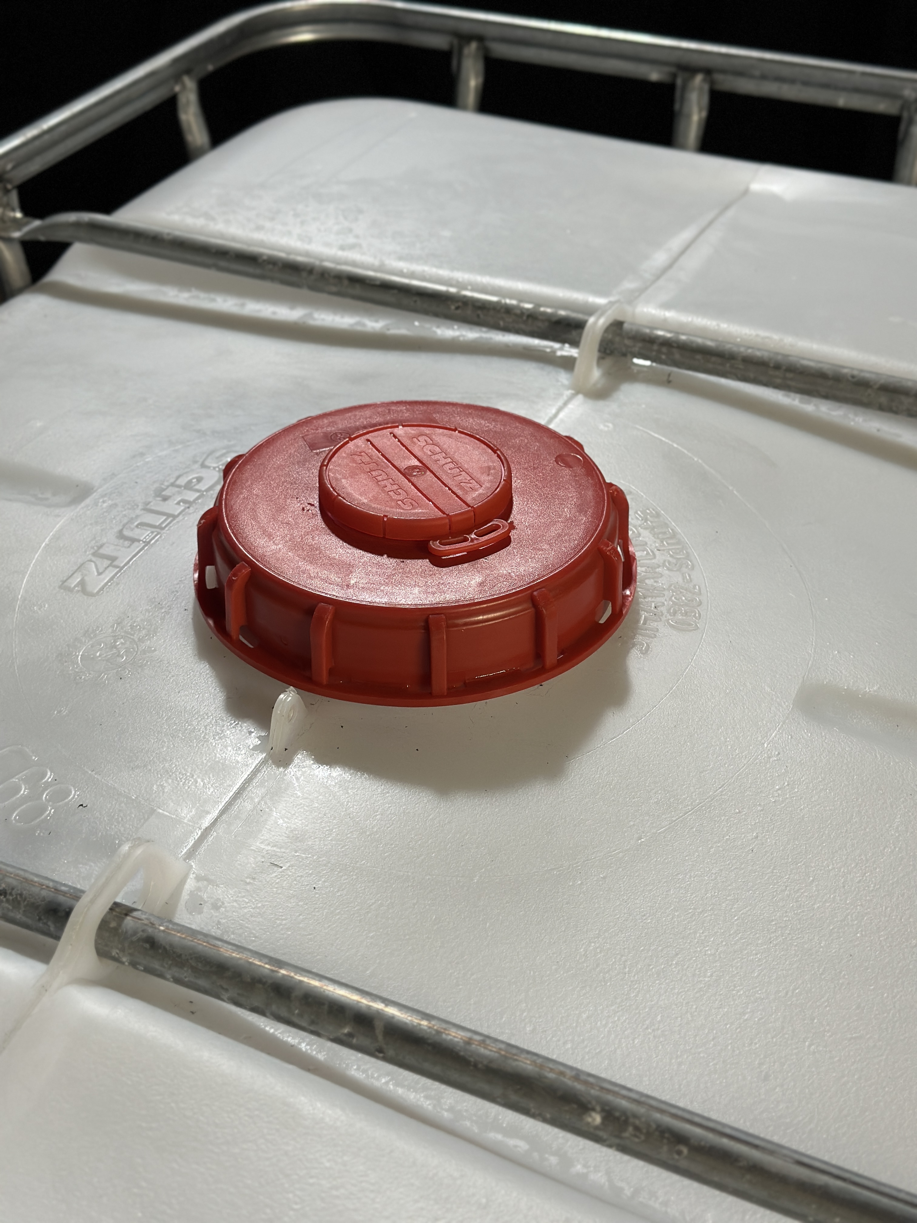 IBC-Container 600l gereinigt auf Kunststoffpalette 150mm Deckel mit Gefahrgutzulassung