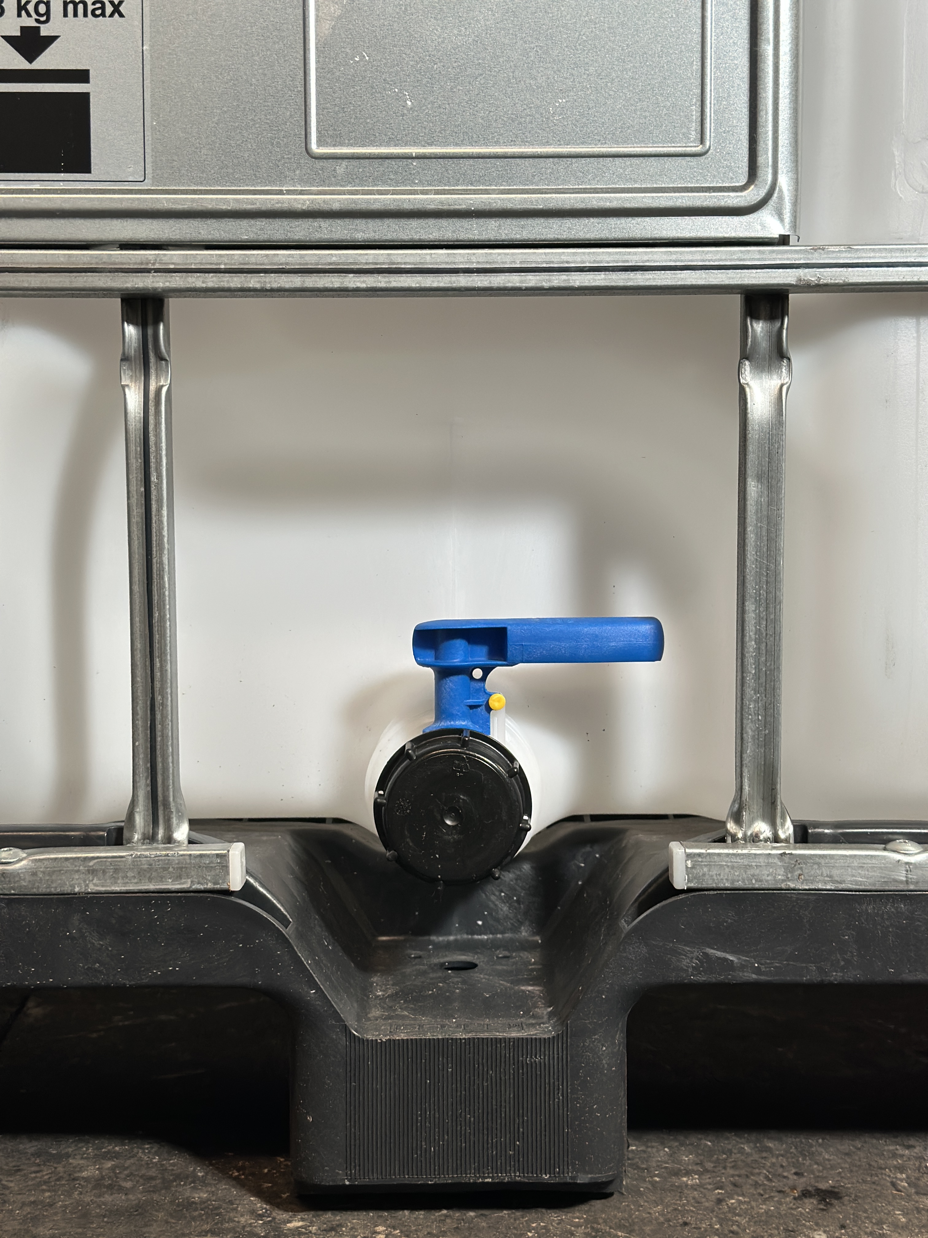 IBC-Container 1000l mit neuem Innenbehälter auf Kunststoffpalette 225mm Deckel mit Lebensmittelzulassung und 2-Zoll-Auslauf