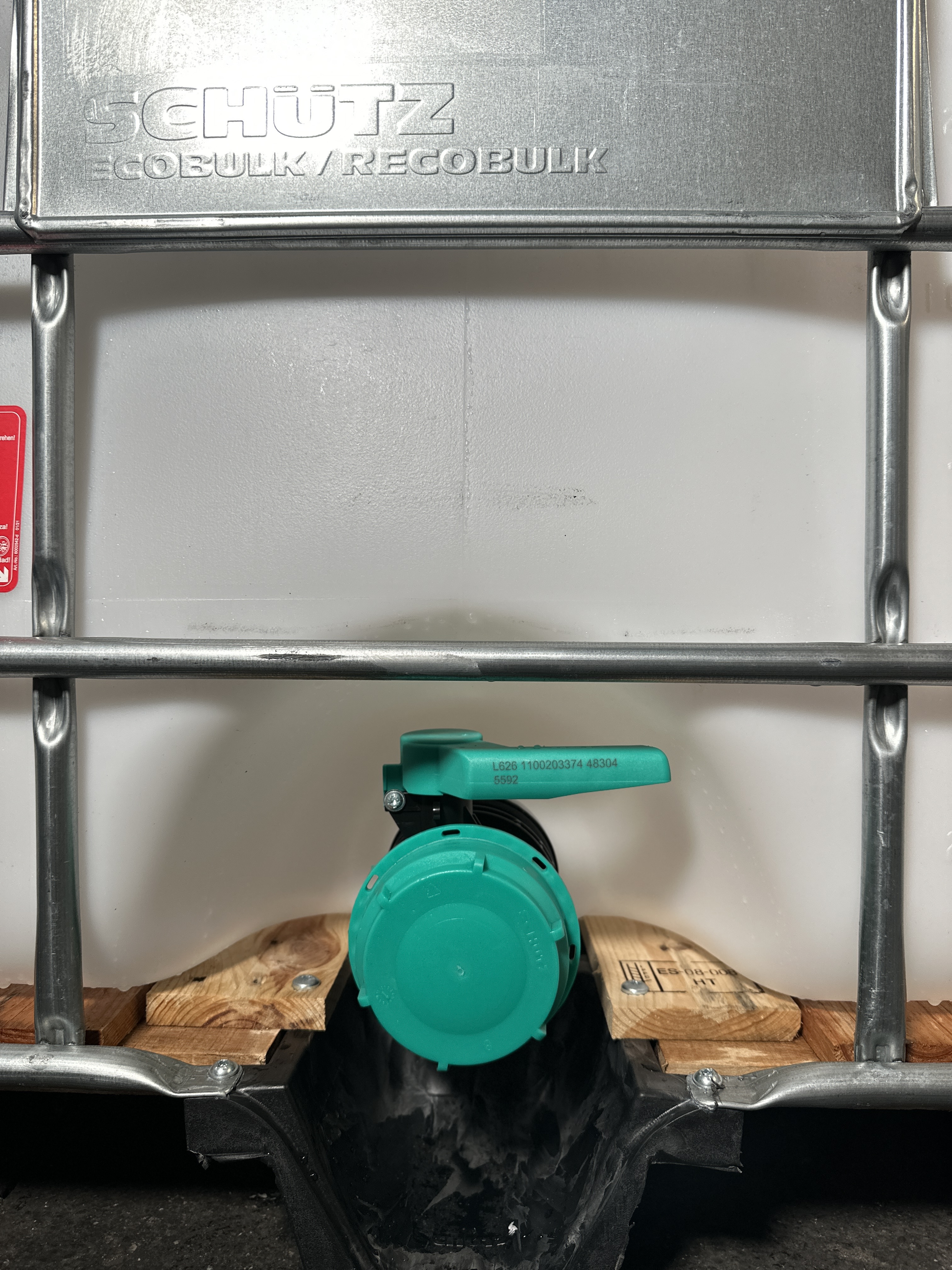 IBC-Container 1000l gereinigt auf Kunststoff-Holzpalette 150mm Deckel und 3 Zoll Auslauf