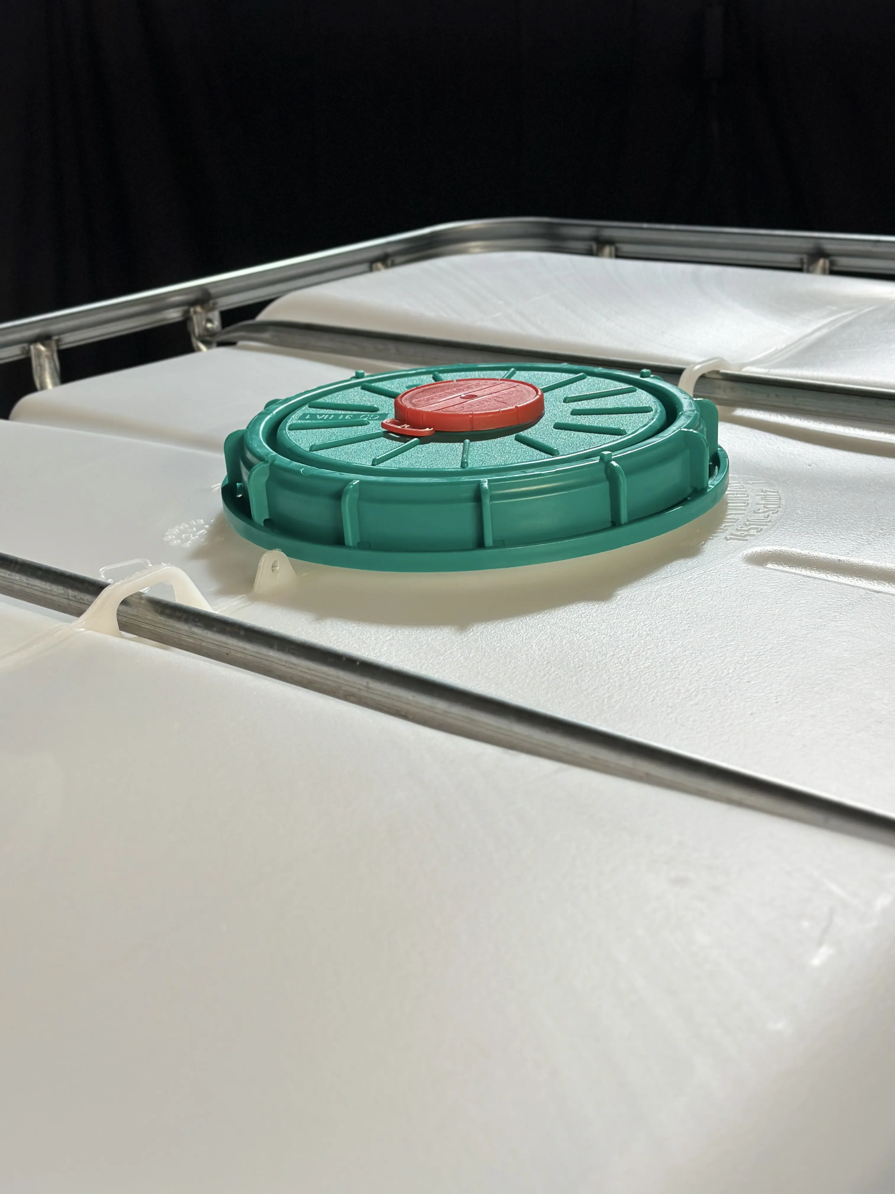 IBC-Container 1000l neu ECOBULK HX mit Säureschutz auf Kunststoffpalette 225mm Deckel mit Gefahrgutzulassung, Lebensmittelzulassung, Entgasungsventil D15 und 3-Zoll-Auslauf (Schütz)