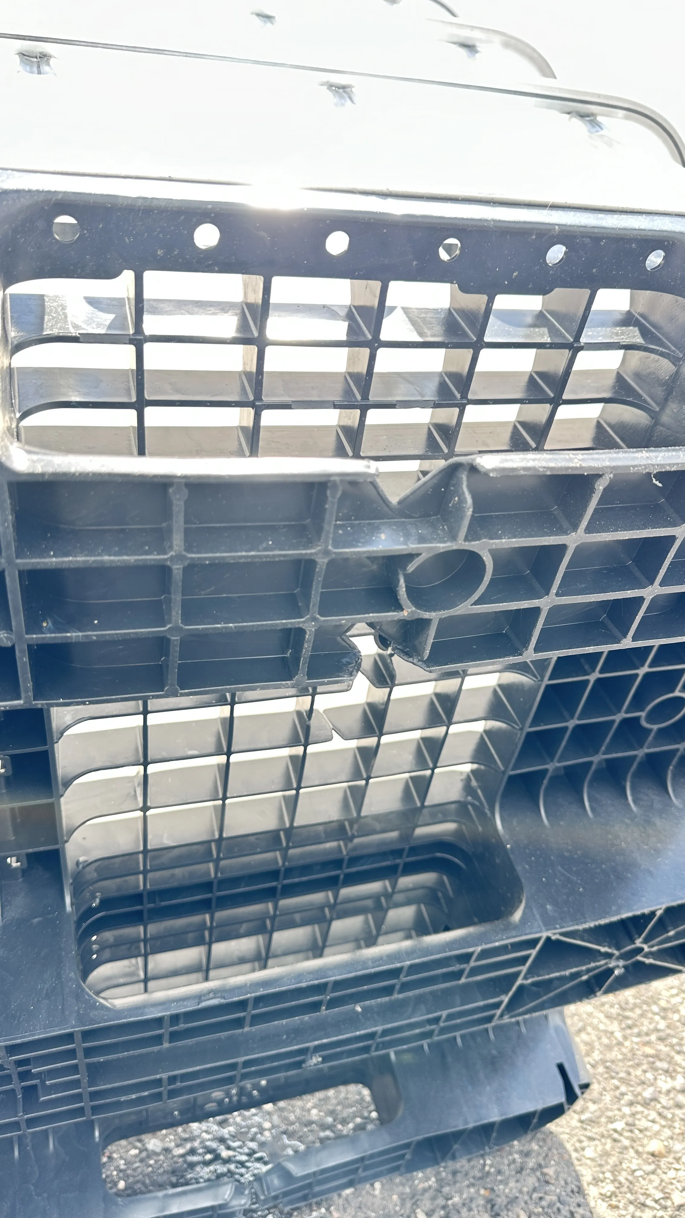 IBC-Container 1000l neu auf Kunststoffpalette mit beidseitigen Bruchstellen (Foto 4 und 5) 225mm Deckel mit Lebensmittelzulassung