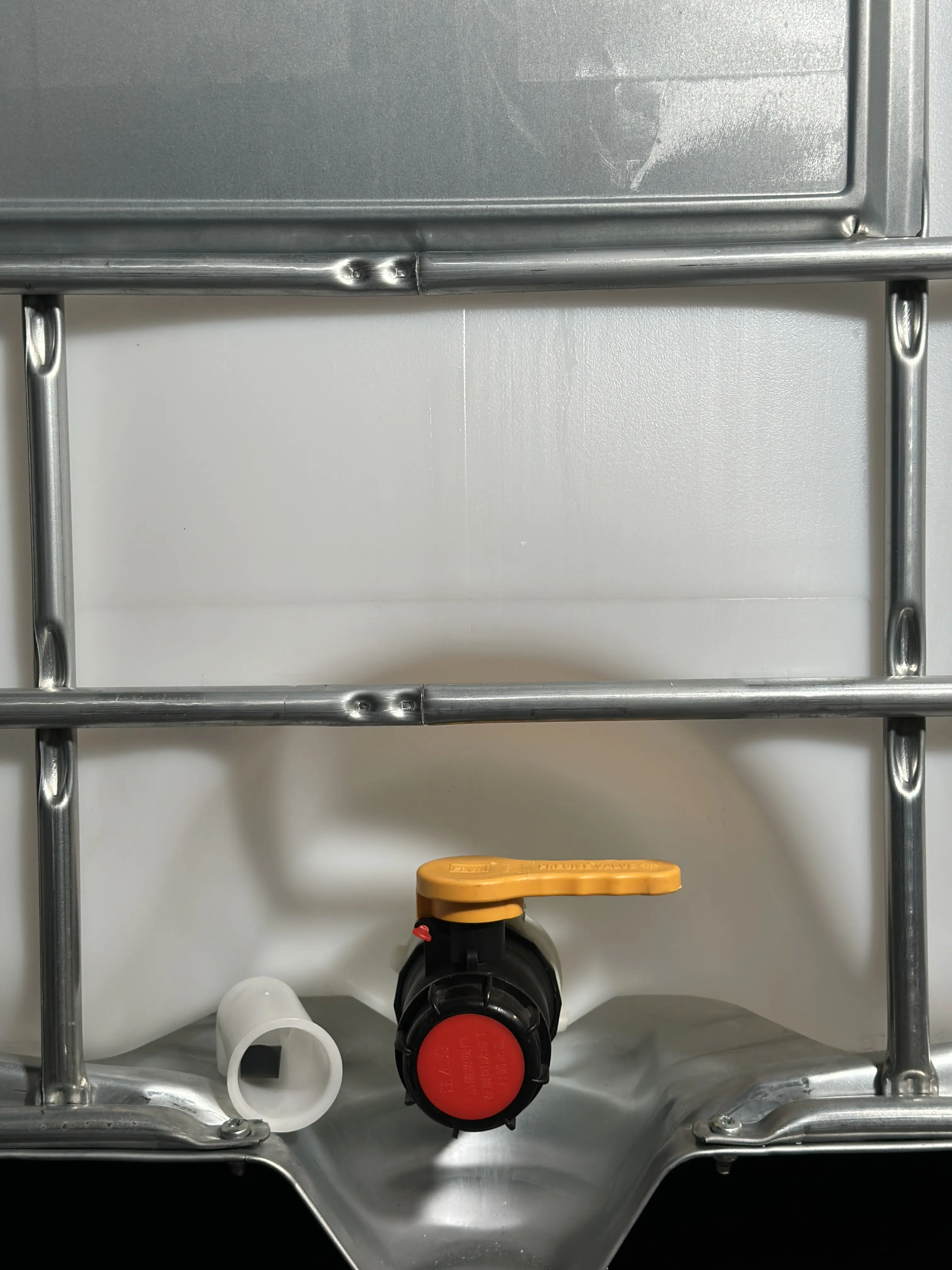 IBC-Container 1000l gereinigt auf Stahlrahmenpalette 150mm Deckel ohne UN-Gefahrgutzulassung IBC-Container 1000l gereinigt auf Stahlrahmenpalette 150mm Deckel ohne UN-Gefahrgutzulassung