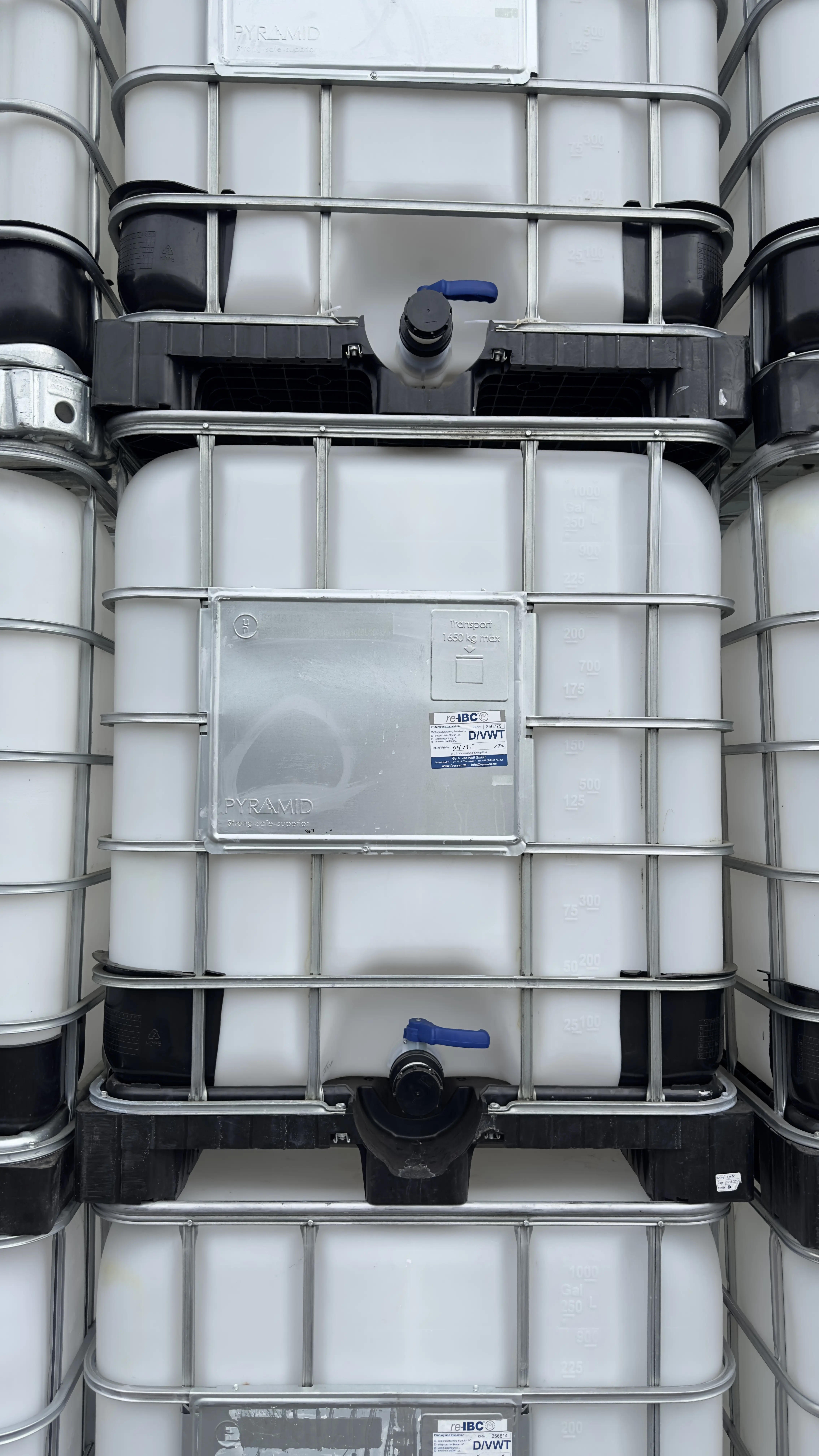 IBC-Container 1000l gereinigt,mit Feingewinde Auslauf auf Stahl/Kunststoffpalette, 1.Wahl