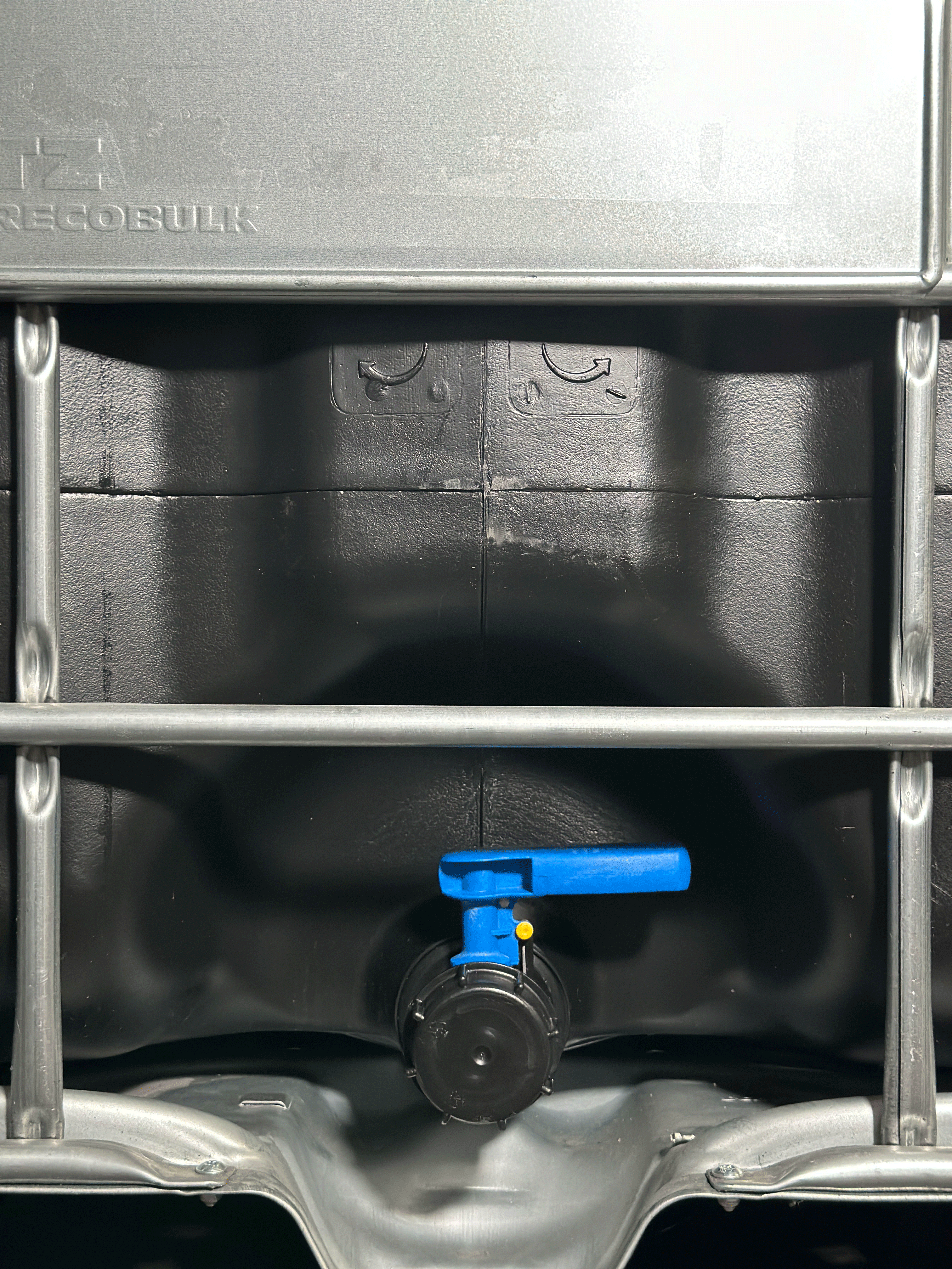 Wassertank 1000l mit schwarzem UV-geschütztem, neuem Innenbehälter auf Stahlpalette 150mm Deckel, inkl. 3/4-Zoll-Wasserhahn und Lebensmittelzulassung