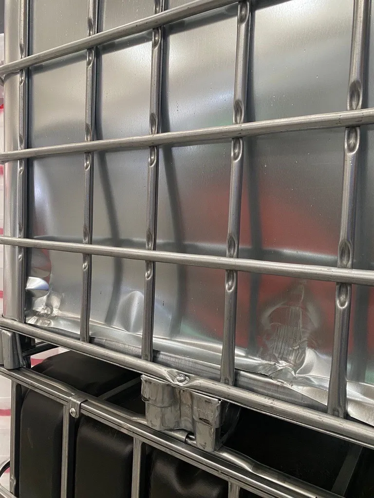  IBC-Container 1000l neu mit beschädigtem Stahlmantel Ex-geschützt auf Stahlrahmenpalette, XXL-Schild mit 12 Feldern, 150mm Deckel mit Gefahrgutzulassung, Entgasungsventil und 3 Zoll Auslauf 