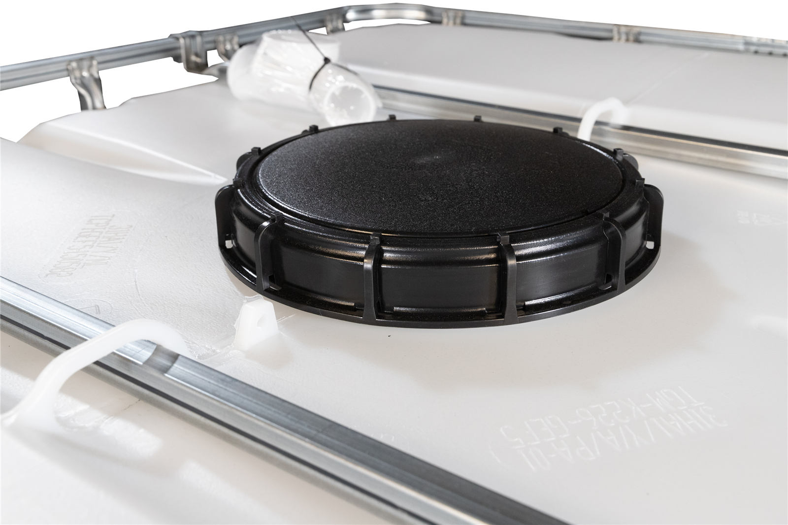 IBC-Container 1000l neu auf Kunststoffpalette 225mm großem Deckel mit Gefahrgutzulassung