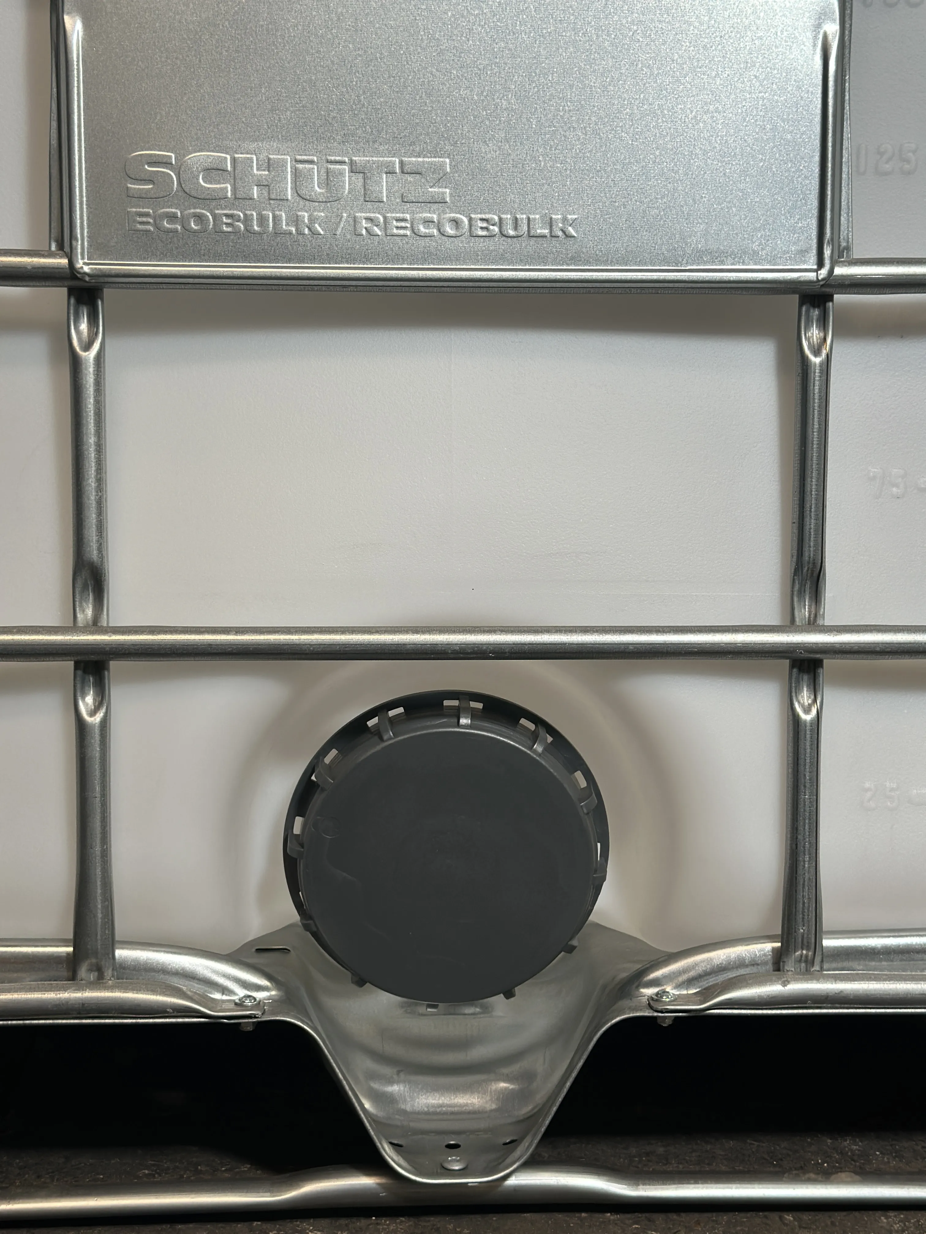 IBC-Container 1000l neu auf Stahlrahmenpalette mit stirnseitigem DN150 Auslauf (Schütz)