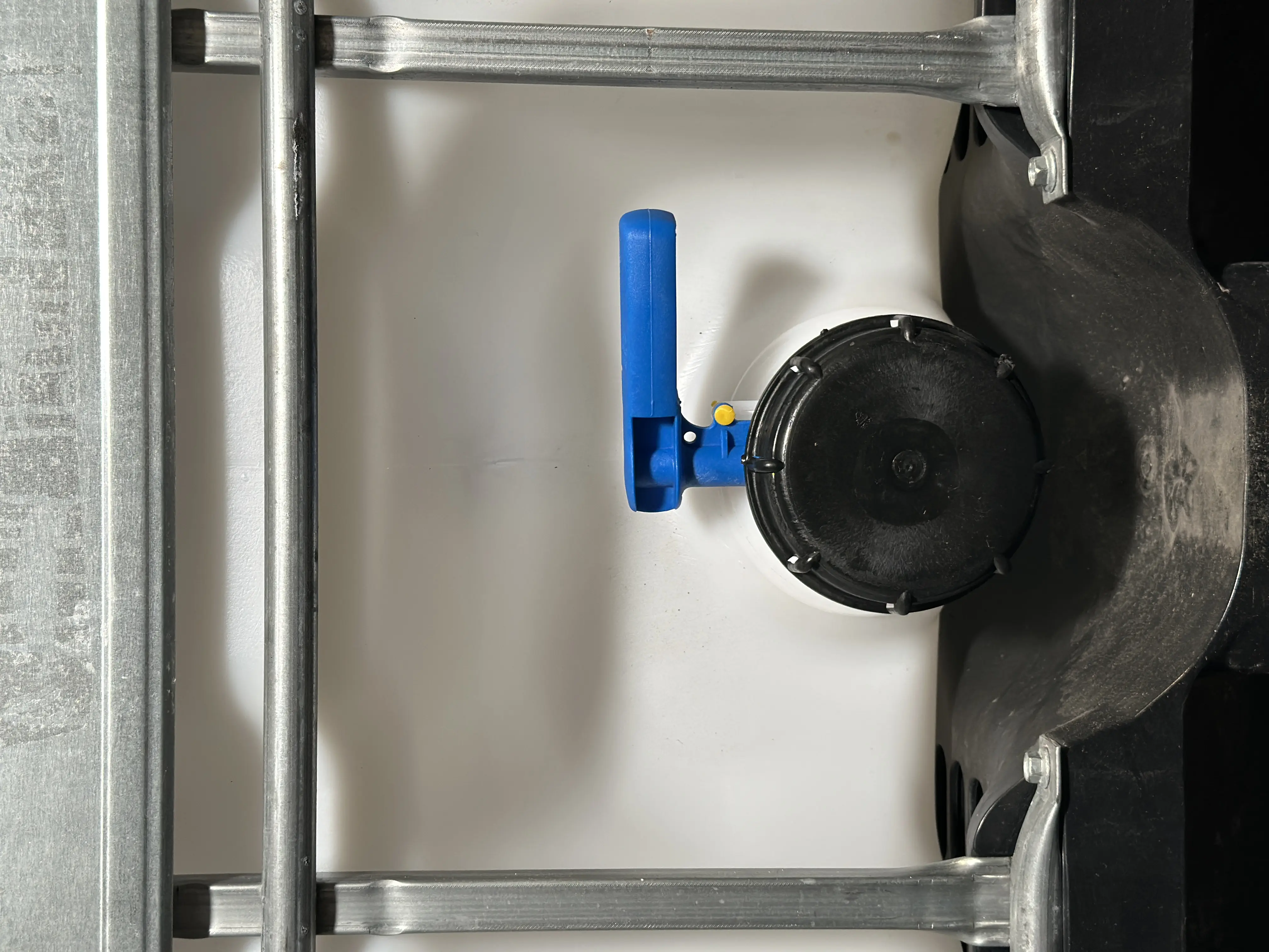 IBC-Container 1000l mit neuem Innenbehälter auf Kunststoffpalette 225mm Deckel mit Lebensmittelzulassung und 3-Zoll-Auslauf